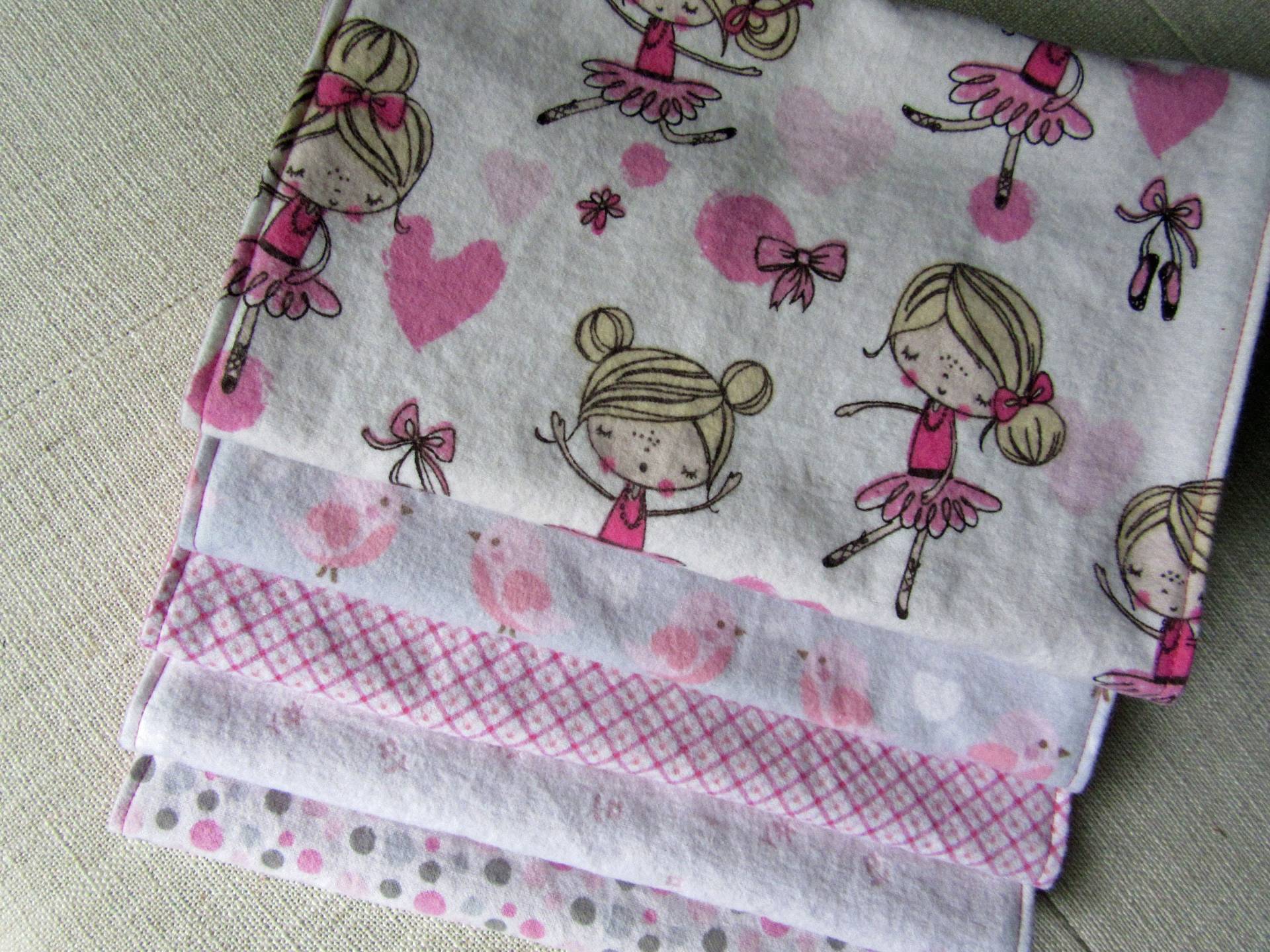 Ballerina Baby Spucktuch Set, Rosa Flanell, Babypartygeschenk Ballerina Baby Spucktuch Set, Rosa Flanell, Babypartygeschenk von Etsy - Cloud3Designs