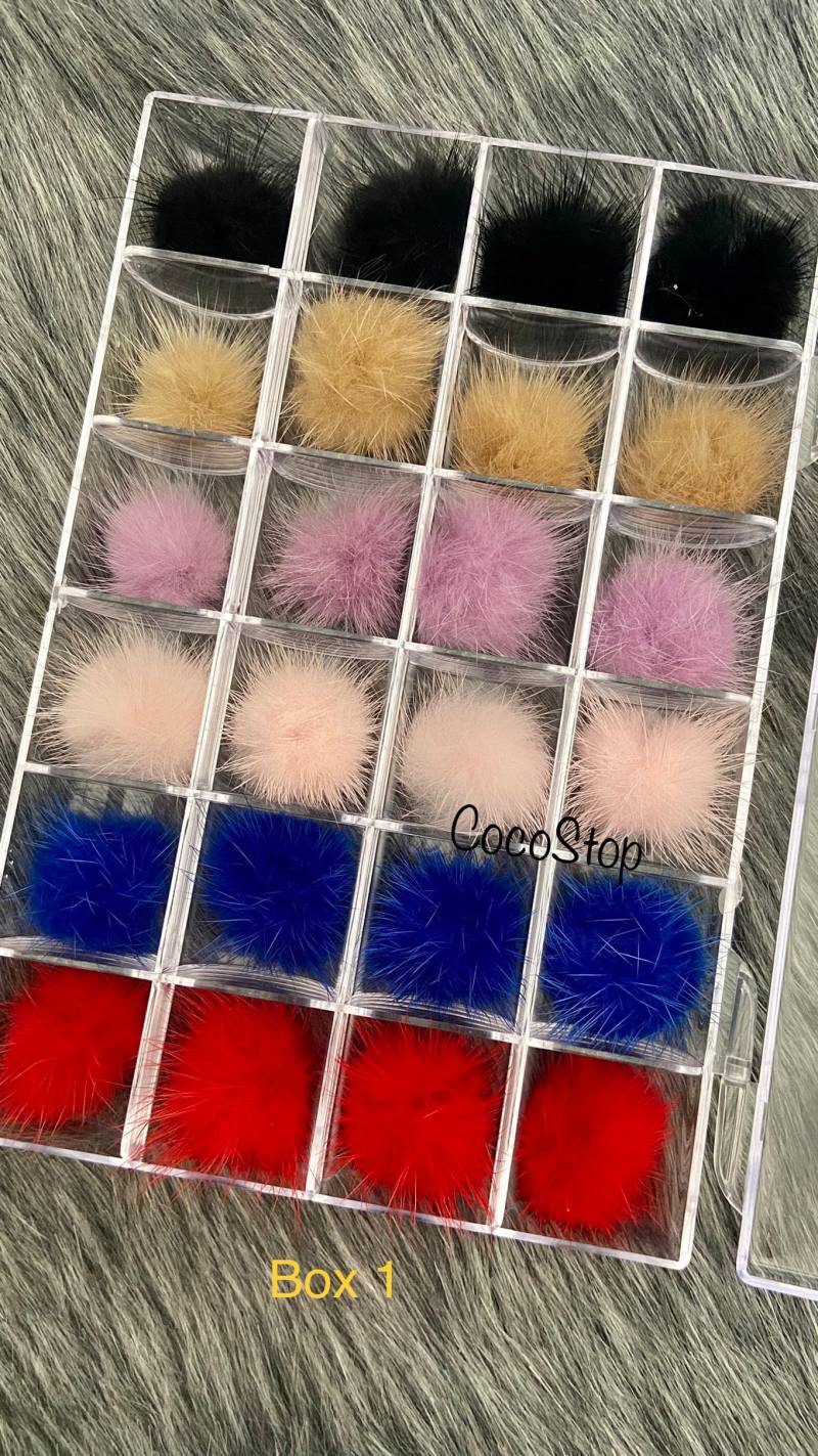 24 Stück Nail Poms Fluffy Balls 3D Abnehmbare Nagel Pompoms Mit Abnehmbarer Basis Pom Und Aufbewahrungsbox von Etsy - CocoStop