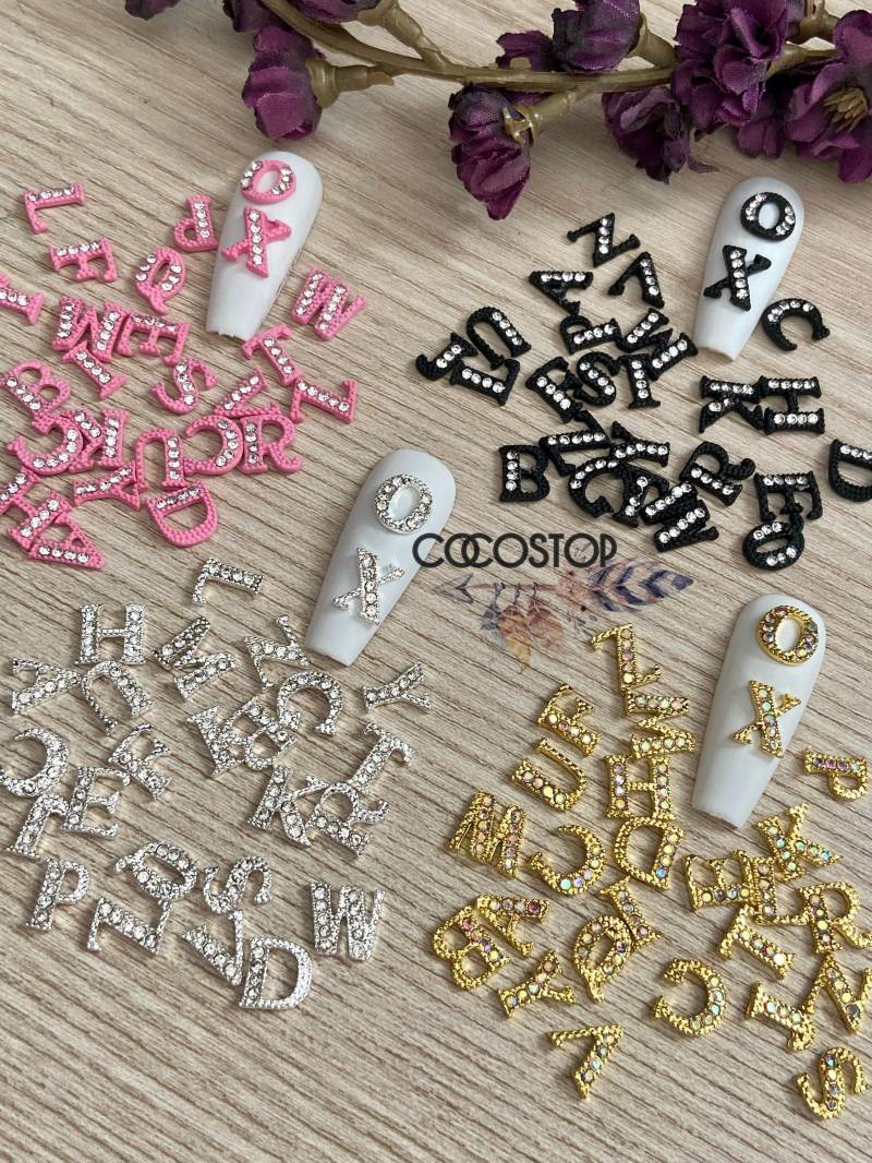 26 Stück 4 Farben A-Z Strass Nagel Buchstabe Charms Nail Art 3D Charm von Etsy - CocoStop