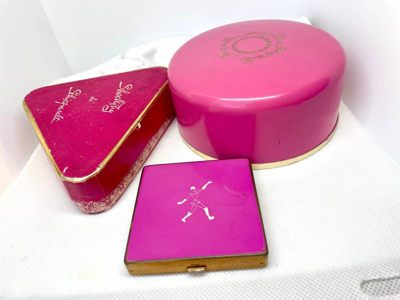 Vintage Schiaparelli Compact Herz Seife Designer Leere Powder Box Selten Sammlerstück Makeup Geldbörse Spiegel Signiert Perfume Parfum Ny von Etsy - CompactQueen