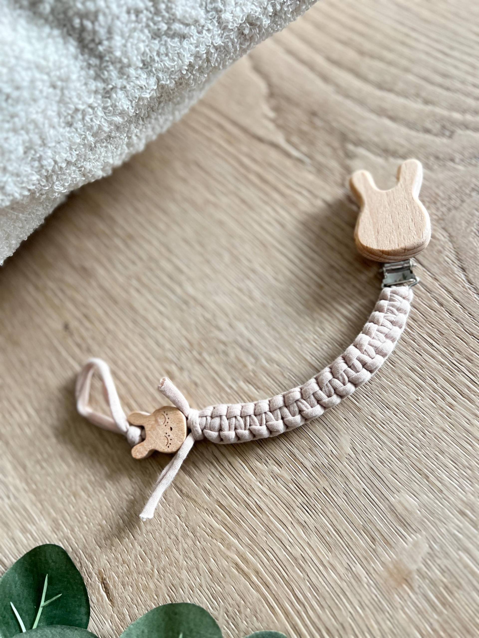 Schnullerkette Baby, Holz Hase, Beige, Jersey Baumwolle Stoff, Geschenk Zur Geburt, Anhänger, Neugeborenes, Babygeschenk, Tier Anhänger von Etsy - CosyHavenDE