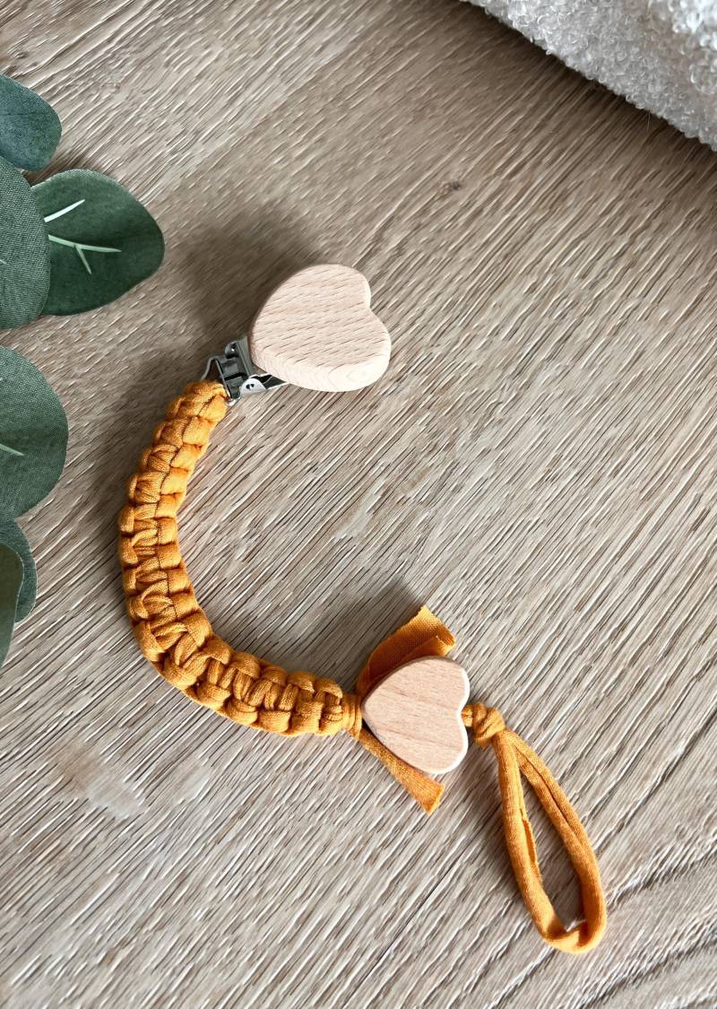 Schnullerkette Baby, Holz Herz, Orange, Jersey Baumwolle Stoff, Geschenk Zur Geburt, Anhänger, Neugeborenes, Babygeschenk von Etsy - CosyHavenDE