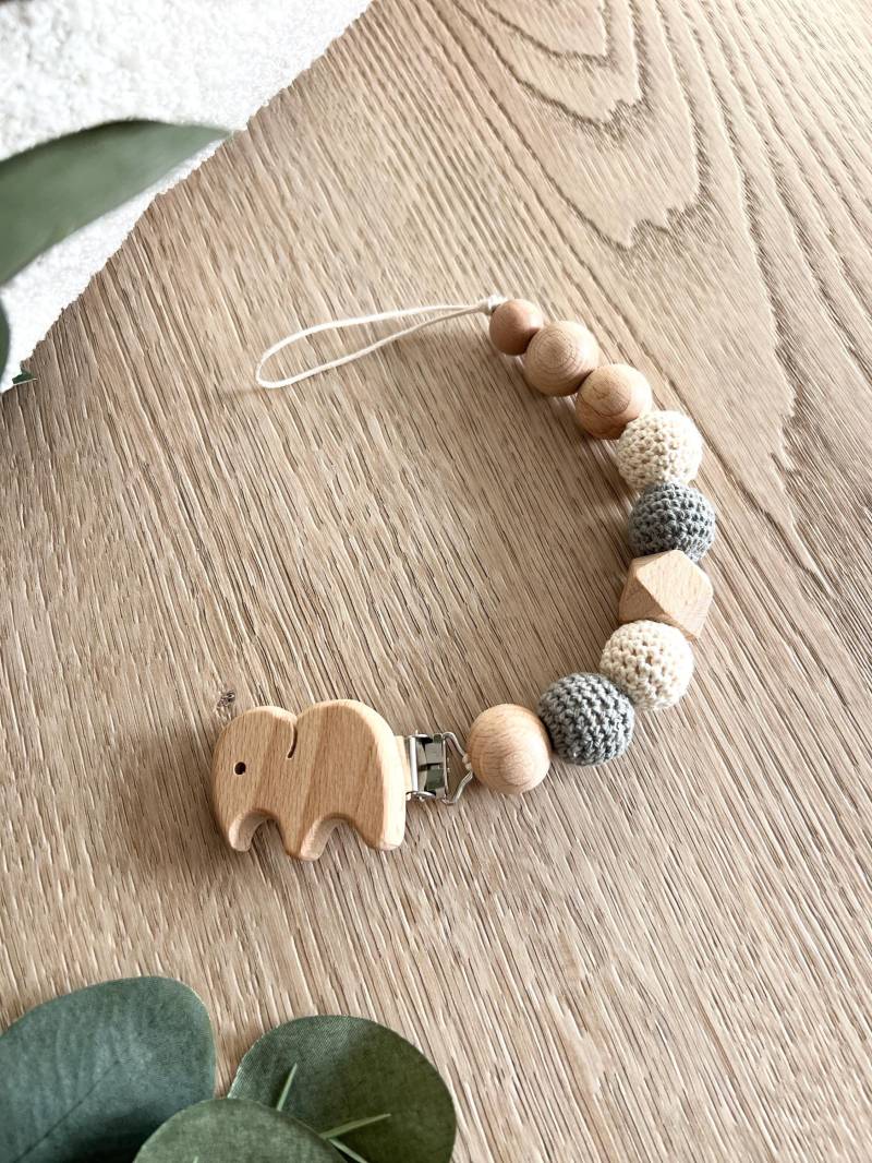 Schnullerkette Baby, Holzperlen Mit Holz Elefant, Grau/Beige Häkelperlen, Geschenk Zur Geburt, Tier Anhänger von Etsy - CosyHavenDE