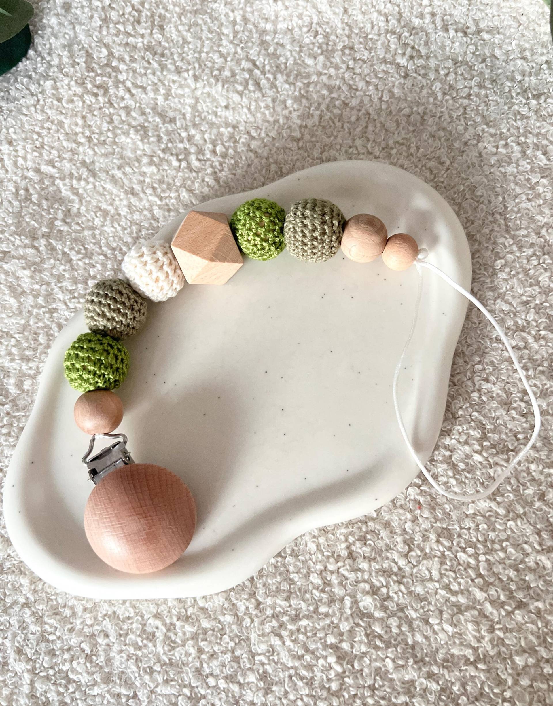 Schnullerkette Baby, Holzperlen Mit Rundem Holz Anhänger , Grau, Beige Und Grün, Häkelperlen, Geschenk Zur Geburt, Natur, Babygeschenk von Etsy - CosyHavenDE