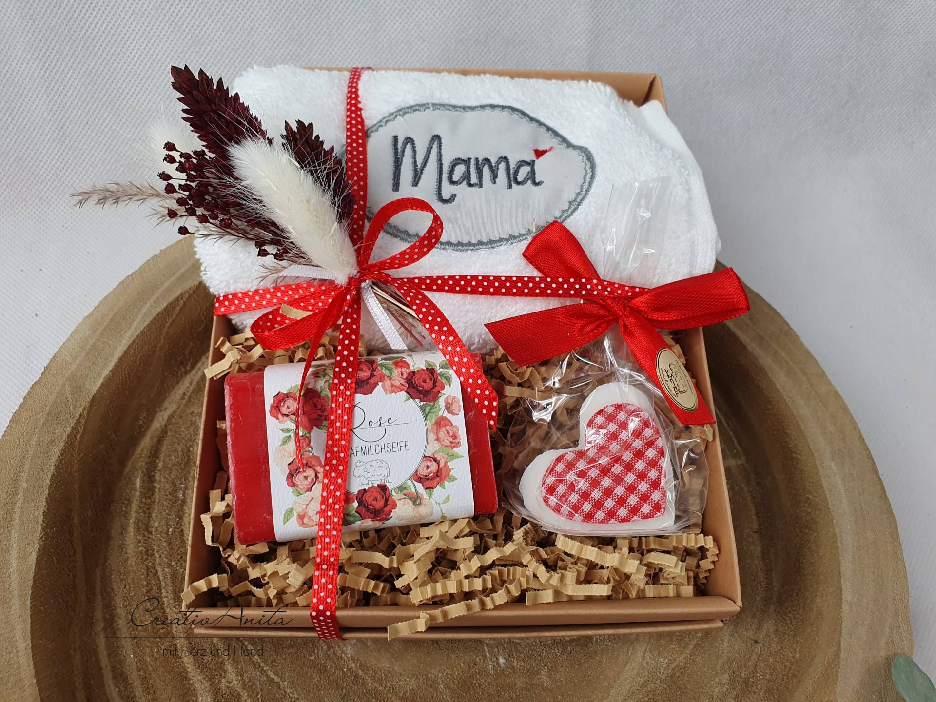 Geschenkset Mama Mit Schafmilchseife Rose, Handtuch Und Seifenherz, Wohlfühlpaket Trockenblumen Dekoriert von Etsy - CreativAnita