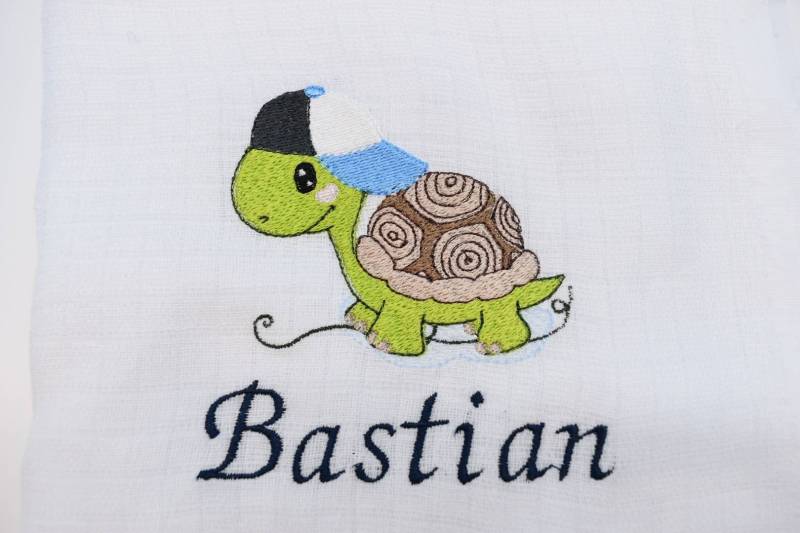 Spucktuch/Mullwindel Mit Namen Schildkröte Grün Cool Cap Personalisiert & Bestickt von Etsy - CreativeCreatorDE