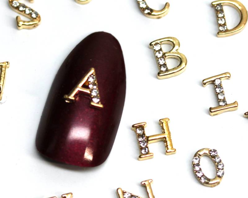 2 Charms Englisch Gold Buchstaben Alphabet Gems Ohrstecker Legierung Strass 3D Metall Nagel Kunst Hochwertiges Design Aufkleber von Etsy - CreativeNailArt