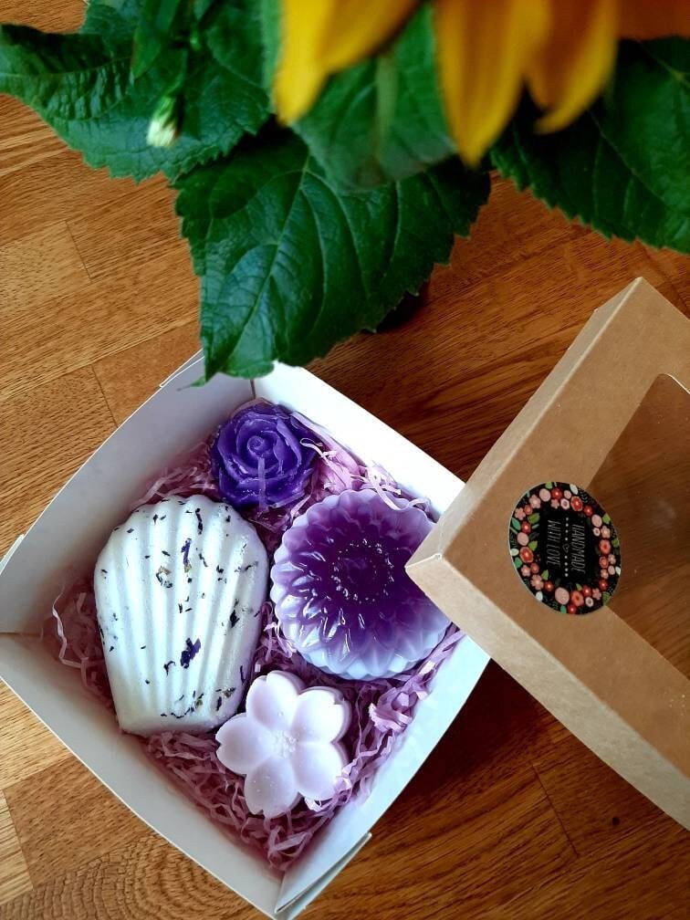 Seifen-Geschenkset Für Muttertag Valentinstag Seifen, Badebomben in Vielen Duftrichtungen Einer Geschenkbox, Pflegend U Rückfettend von Etsy - CreativesoapsKunst