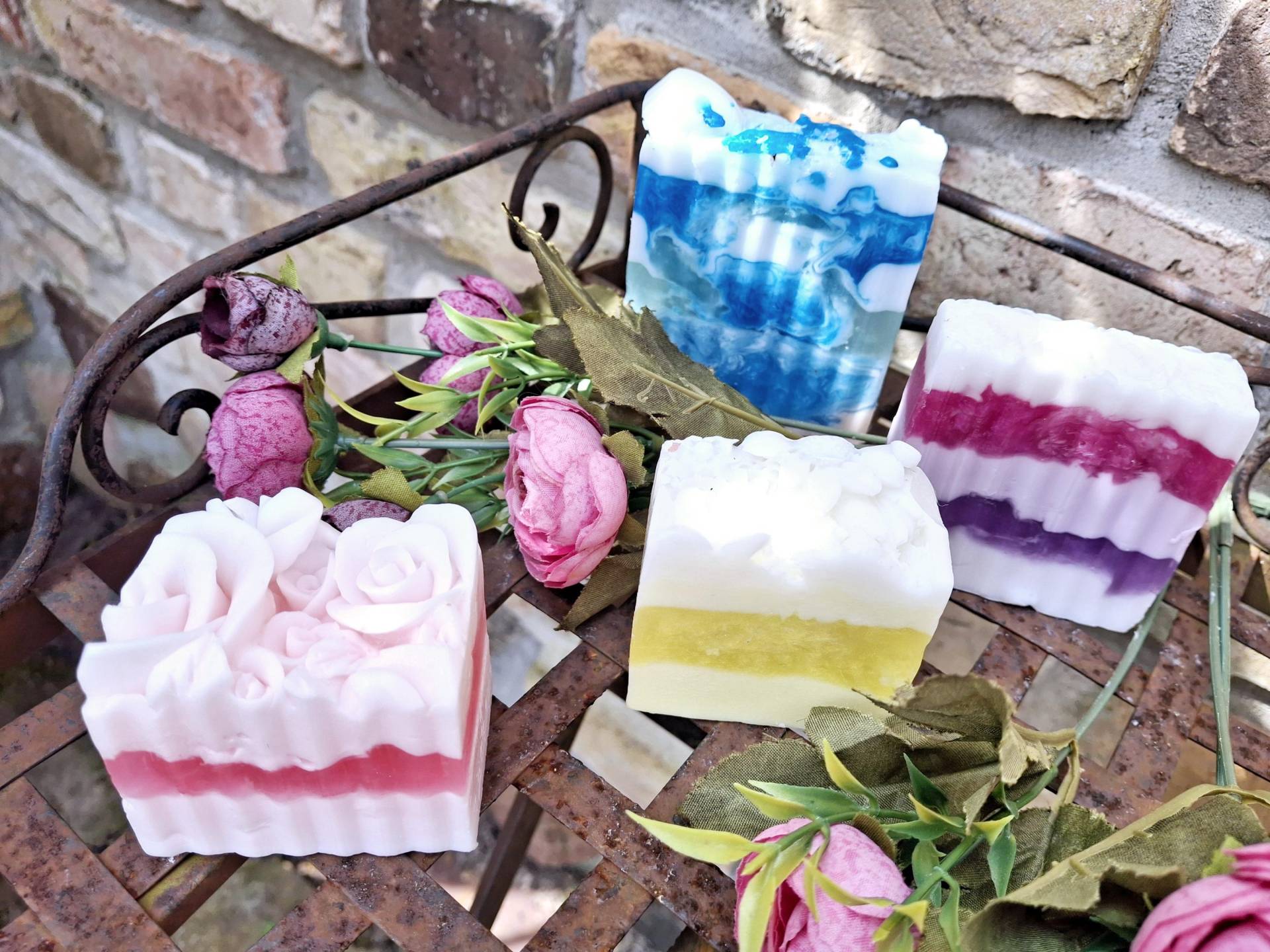 Seifen Handgegossen, in Verschiedene Designs, Tollen Farben Und Düften, Vegan Hautpflegend, Jeweils Einzeln Verpackt Seifen Handgegossen, in Verschiedene Designs, Tollen Farben Und Düften, Vegan Hautpflegend, Jeweils Einzeln Verpackt von Etsy - CreativesoapsKunst