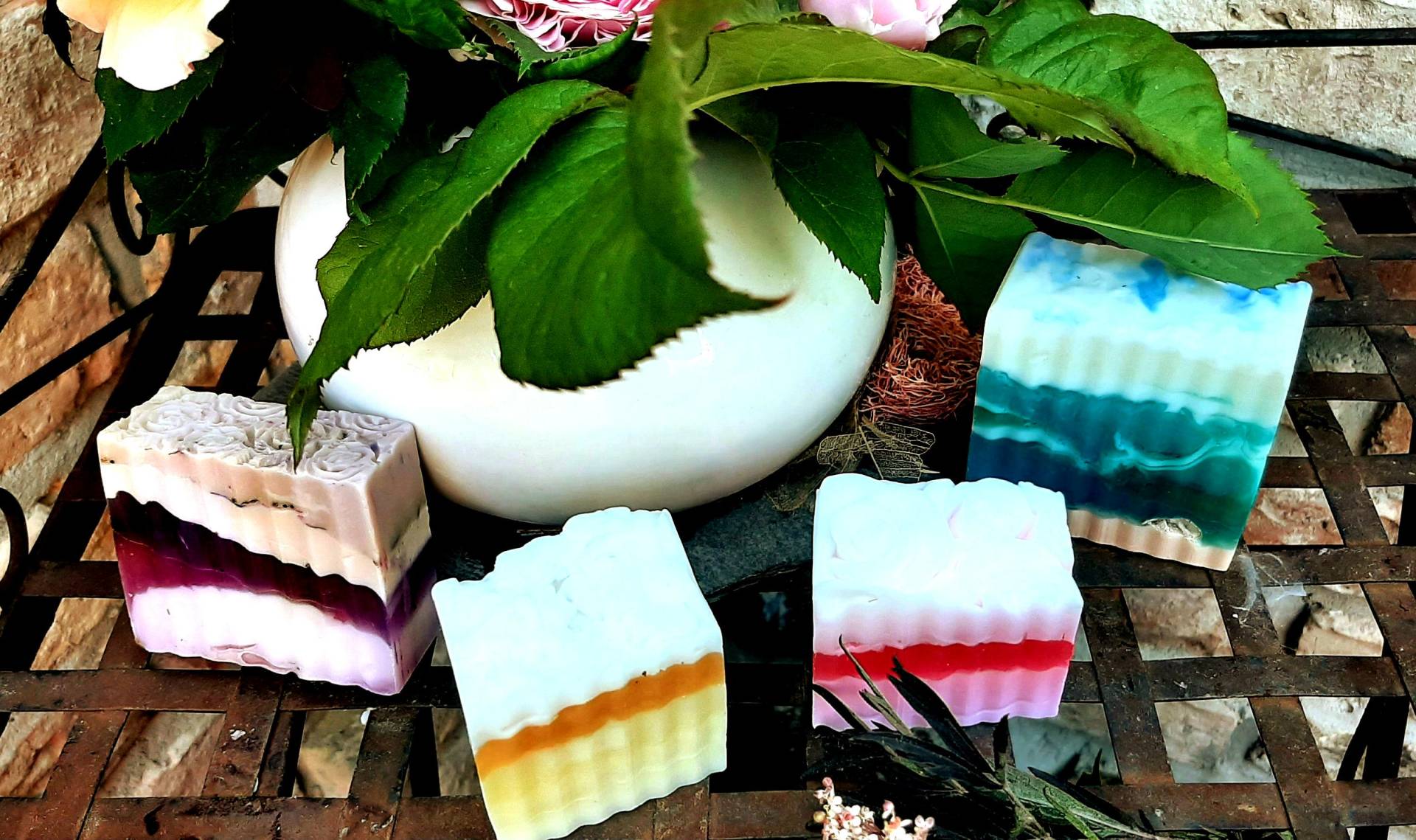 Seifen Handgegossen, in Verschiedenen Designs Tollen Farben Und Düften Vegan Hautpflegend, Jeweils Einzeln Verpackt Gastgeschenk Seifen Handgegossen, in Verschiedenen Designs Tollen Farben Und Düften Vegan Hautpflegend, Jeweils Einzeln Verpackt Gastgeschenk von Etsy - CreativesoapsKunst