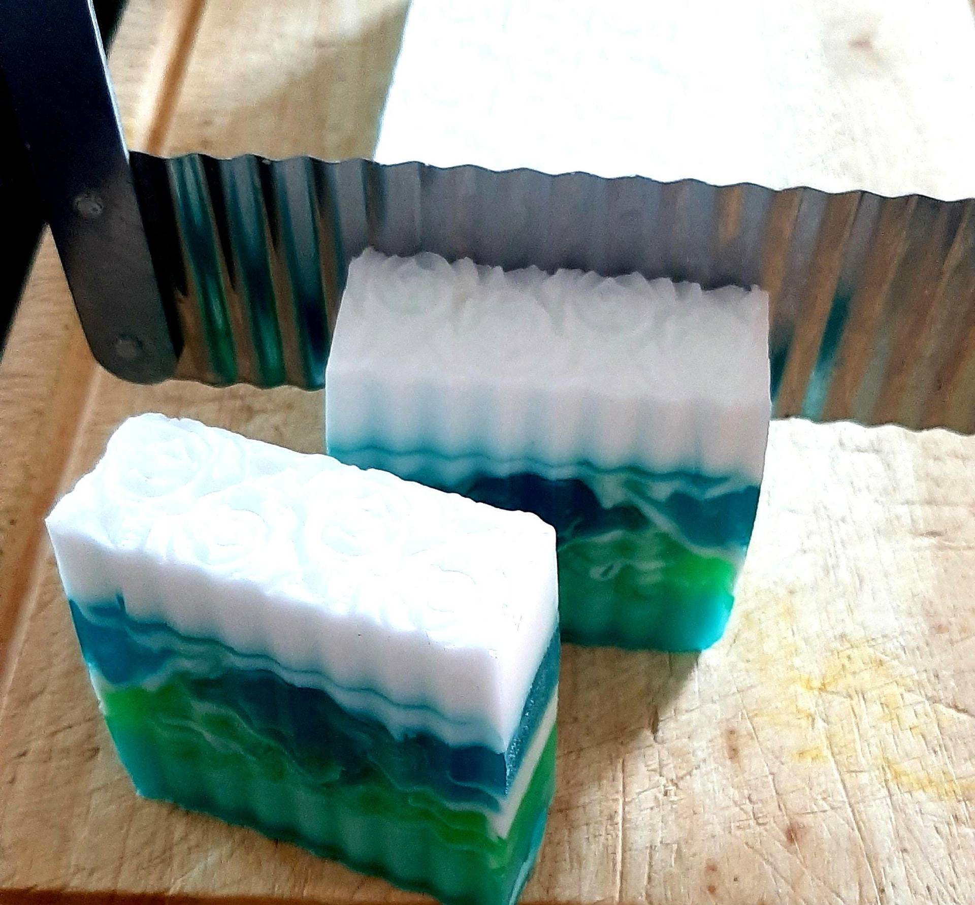 Seifen Vom Block Handgegossen, in Verschiedenen Designs, Tollen Farben Und Düften, Vegan Hautpflegend, Jeweils Einzeln Verpackt Seifen Vom Block Handgegossen, in Verschiedenen Designs, Tollen Farben Und Düften, Vegan Hautpflegend, Jeweils Einzeln Verpackt von Etsy - CreativesoapsKunst