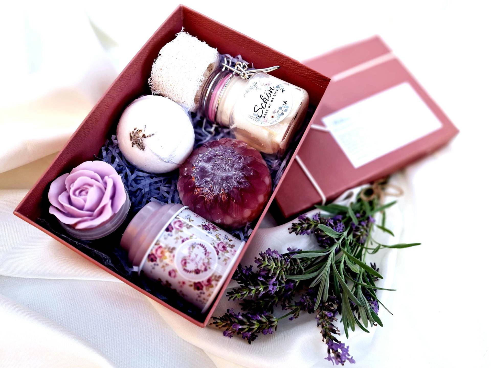 Wellnessgeschenk Vintage Für Frauen Pflegebox Muttertag Geburtagsgeschenk, 6 Handgem. Beautyartikel Im Geschenkkarton in 5 Duftrichtungen von Etsy - CreativesoapsKunst