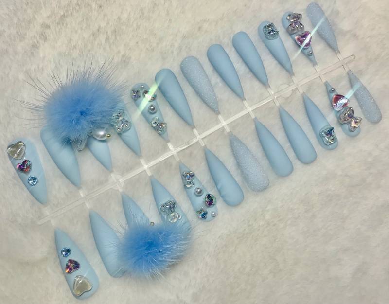 Baby Blau Matt 3D Bär, Herzen, Perlen Edelsteine von Etsy - CuteAggressionNails