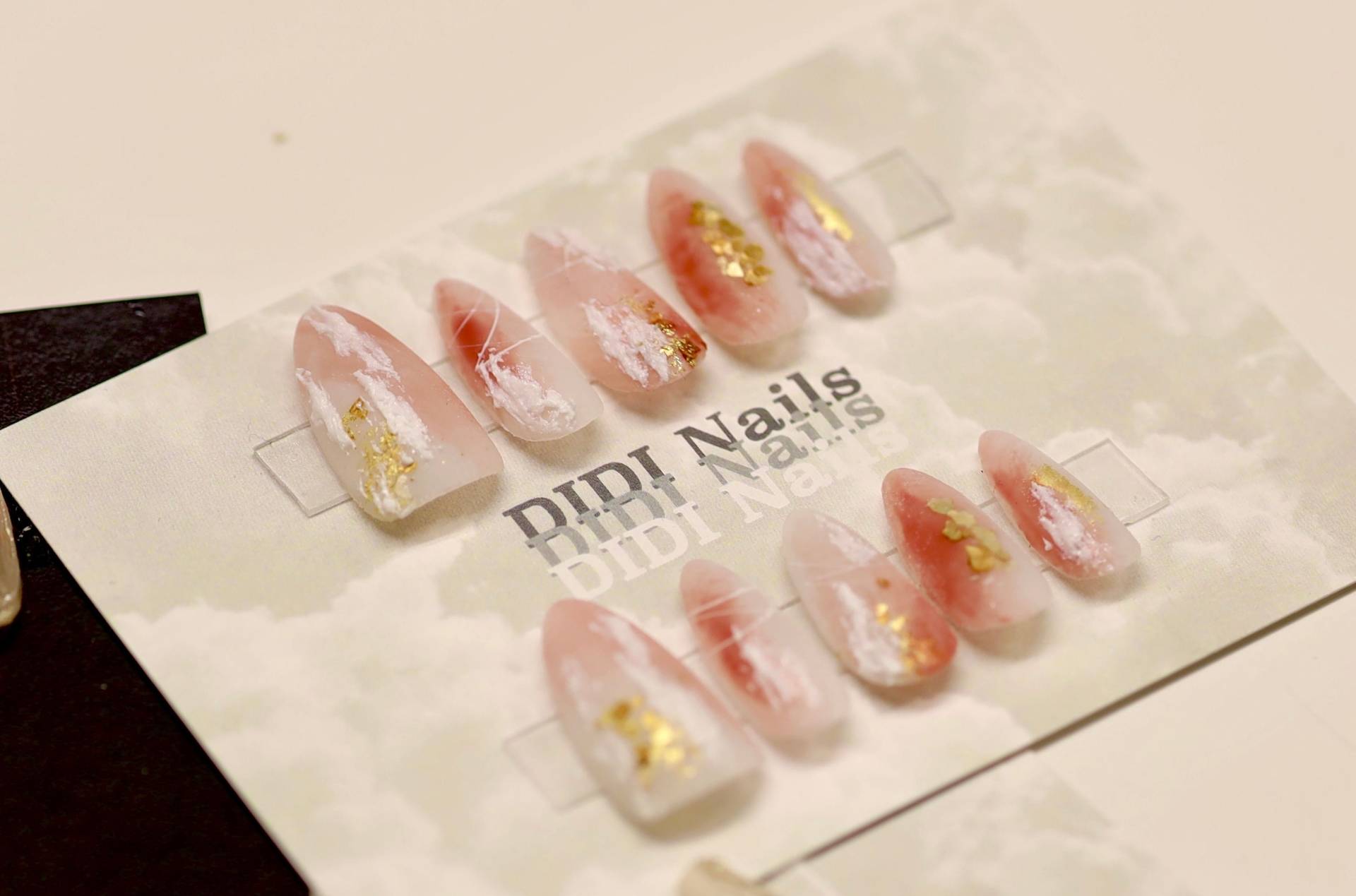 Goldene Folie Rot Weiß Matt Poliert Nägel | Personalisierter & Wiederverwendbarer Press-On Nail Fun Nails Luxus von Etsy - DIDINails