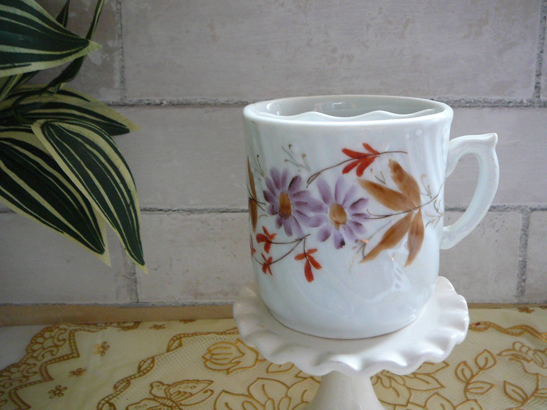 Vintage Porzellan Schnurrbart Tasse Gold Getrimmt Mit Lila Daises Sippy Für Erwachsene Männer von Etsy - DIYVintageTreasures