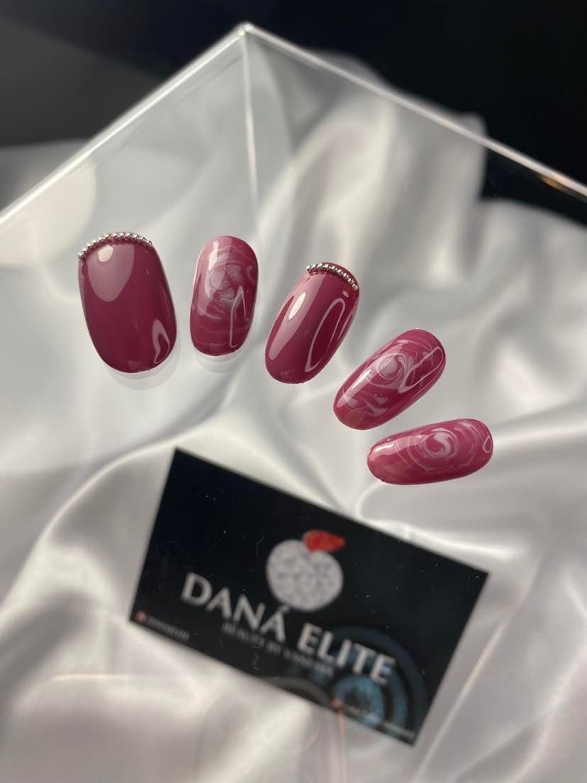 Lila Weinrot Gel Press-On Nails | Geschenke Für Sie Dana Elite von Etsy - DanaEliteNails