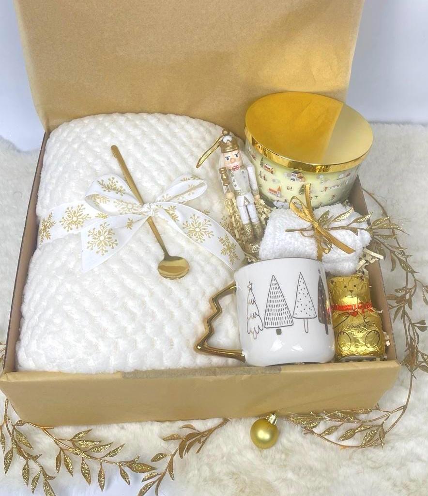 Geschenkbox "White Winter", Weihnachtsgeschenk, Wohlfühlset, Kuscheliger Winterset, Personalisierte Karte, Geschenkset, Kuscheldecke, Box Geschenkbox "White Winter", Weihnachtsgeschenk, Wohlfühlset, Kuscheliger Winterset, Personalisierte Karte, Geschenkset, Kuscheldecke, Box von Etsy - DarDariBox