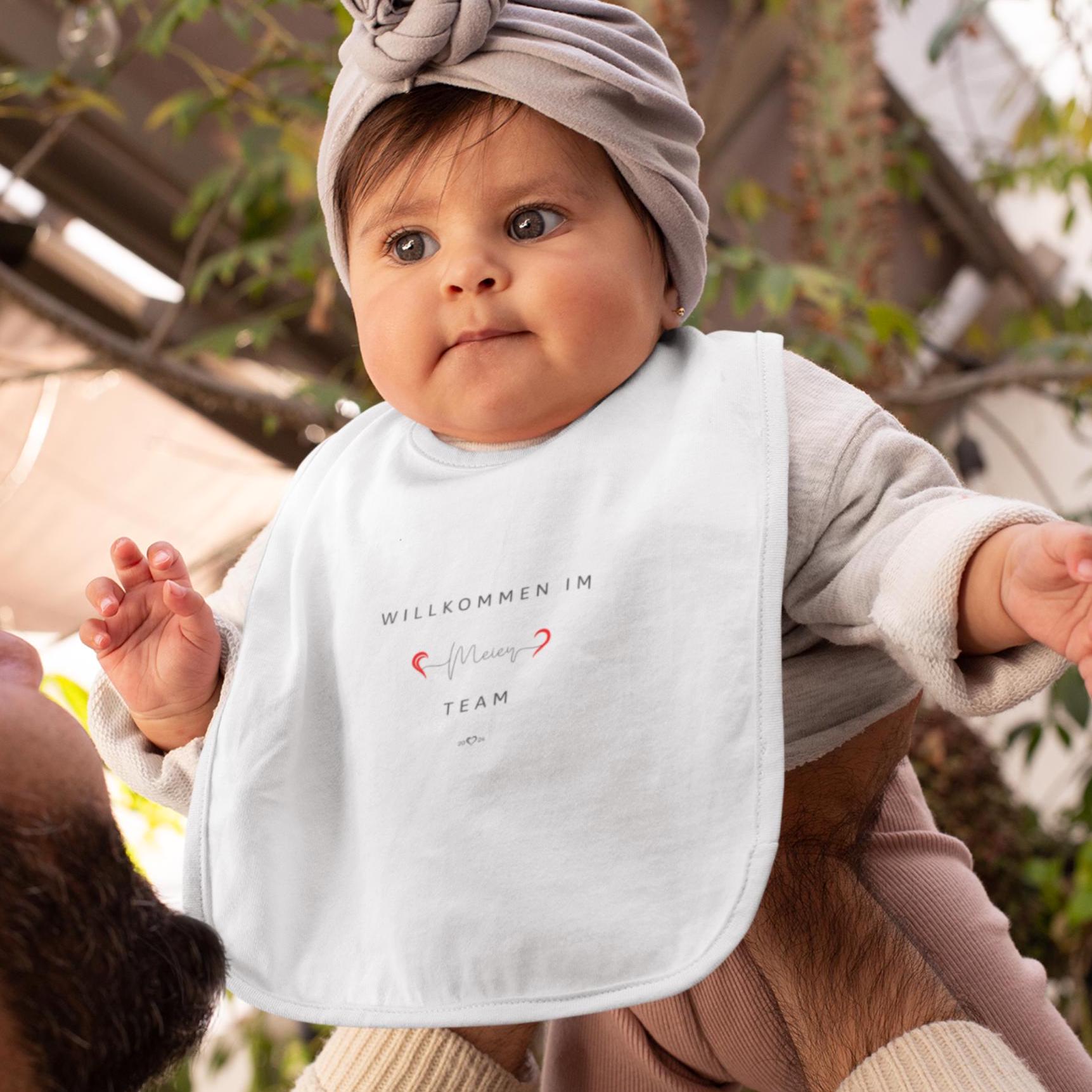 Personalisierbares Lätzchen Baby, Geschenk Geburt Taufe, Schwangerschaftsverkündung, Willkommen Im Team, Babylätzchen Name, Bio Baumwolle von Etsy - DattiDesignsStore