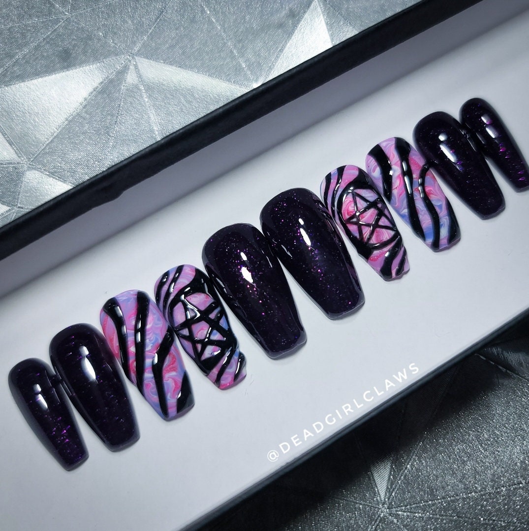 Okkultes Press On Nail Set von Etsy - DeadGirlClaws