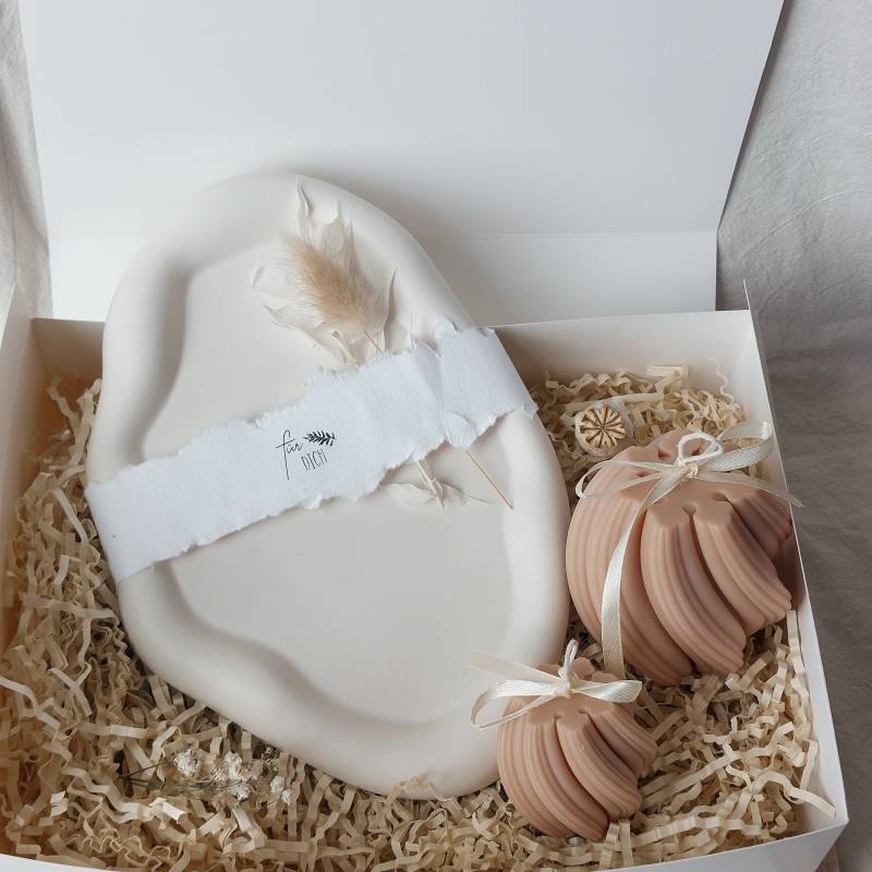 Geschenkbox Mit Wellenkerzen Und Dekorativem Cloud Tablett Für Freundin, Schwester | Geschenkidee Weihnachtsgeschenk von Etsy - DekoLoveDesign