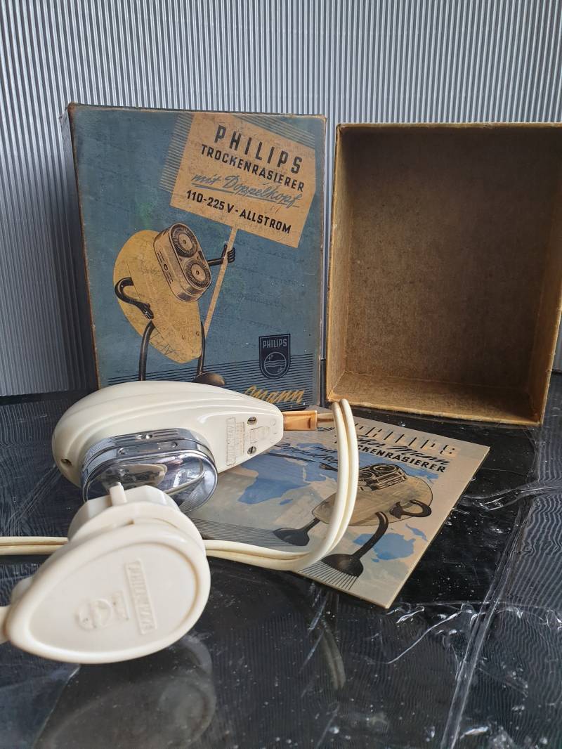 Raymond Loewy Philishave The Egg 1951 Shaver - Philips Germany Type 7743 Design Case Box 50S Steamline Mid Century Razor von Etsy - DemDemShop