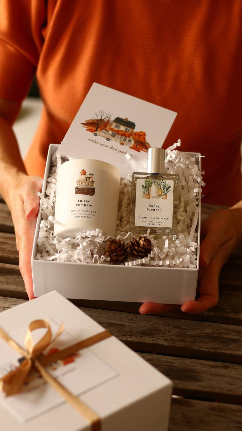 Spiced Pumpkin Geschenkset, Sojakerze Und Room + Linen Spray Geschenkbox Herbst Geschenkset von Etsy - DenPerfectUK