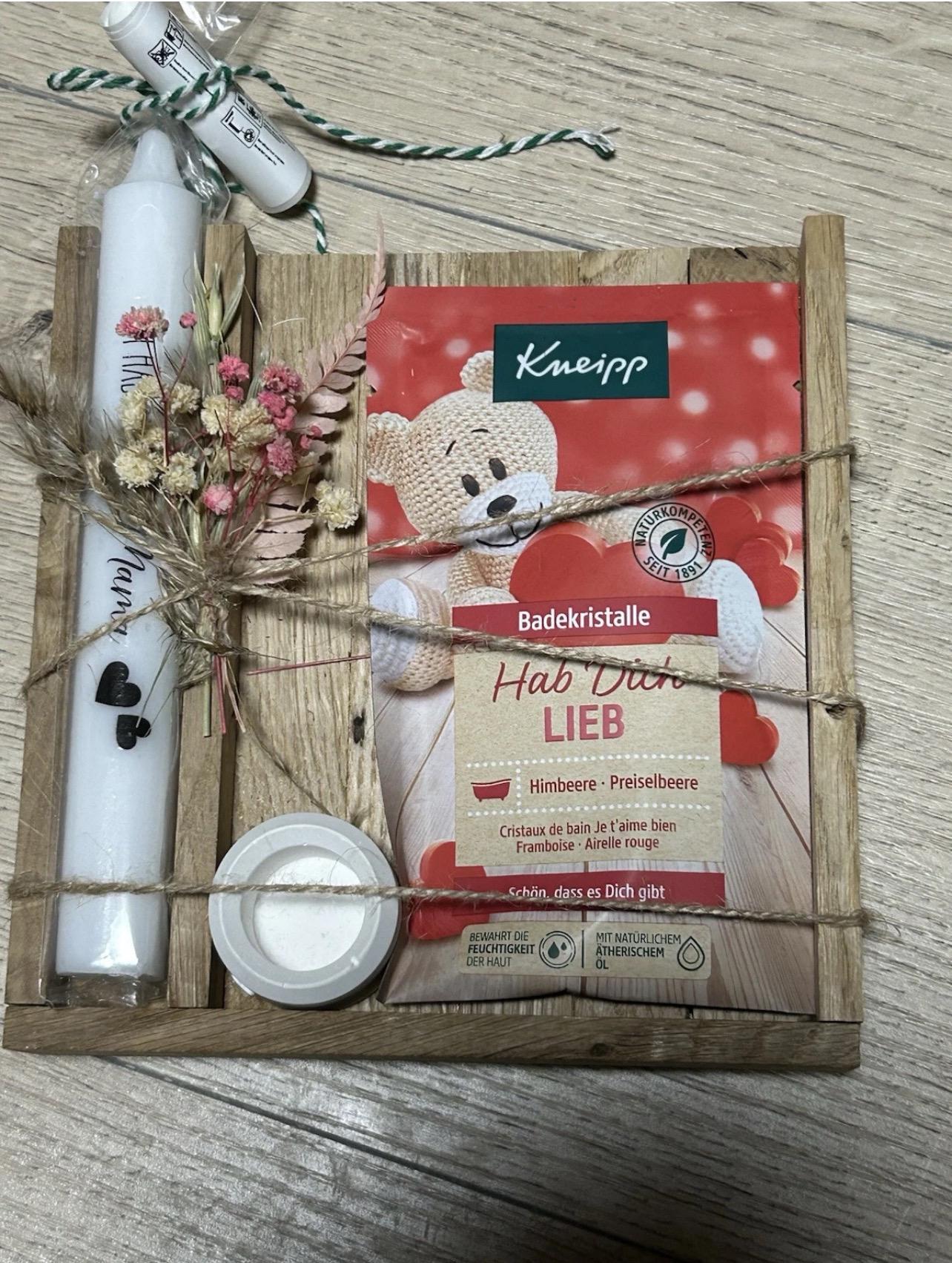 Hab Dich Lieb-Arrangement Inkl. Badezusatz, Kerze Und Kerzenhalter, Geschenkset, Tablett Aus Klötzchen Von Klötzchenmann Hab Dich Lieb-Arrangement Inkl. Badezusatz, Kerze Und Kerzenhalter, Geschenkset, Tablett Aus Klötzchen Von Klötzchenmann von Etsy - DerKleineService