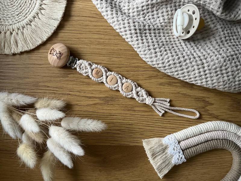 Makramee Schnullerkette | Schnullerband Maya Personalisiert Mit Namen in 40 Farben Baby Geschenk Zur Geburt Boho von Etsy - DesignSelflove