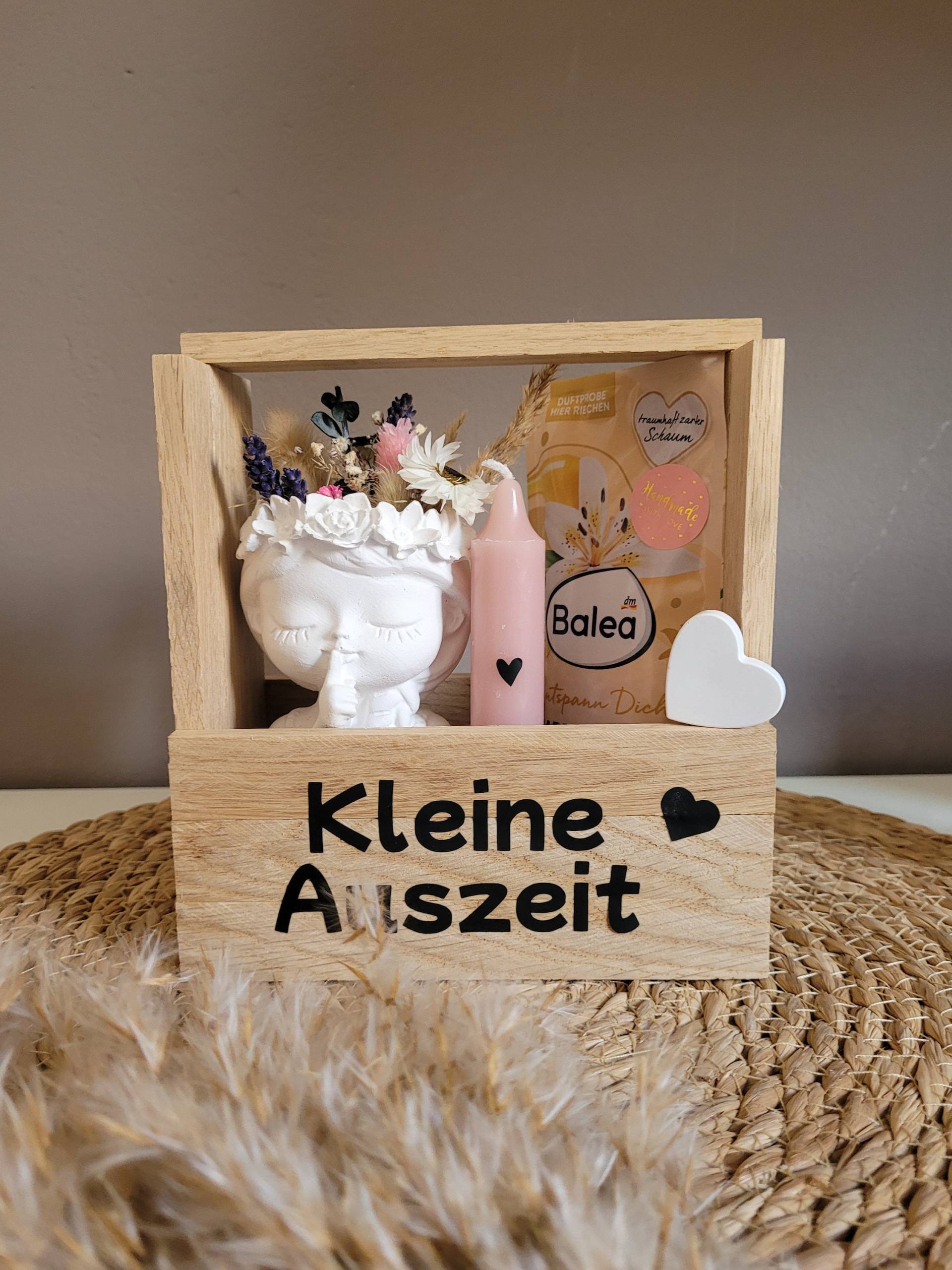 Geschenk Korb | Holzkorb Kleine Auszeit Geschenkset Holz Osternest Muttertag Mama von Etsy - DetailVerliebtbyNi