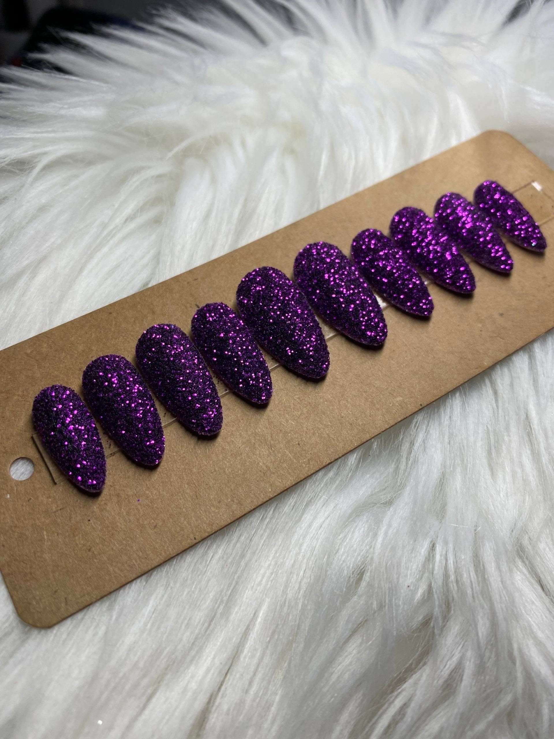 Deep Purple Press On Nails von Etsy - Dianailstudio