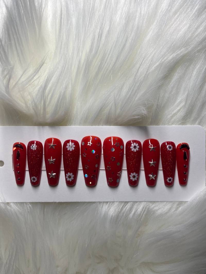 Red Press On Nails von Etsy - Dianailstudio