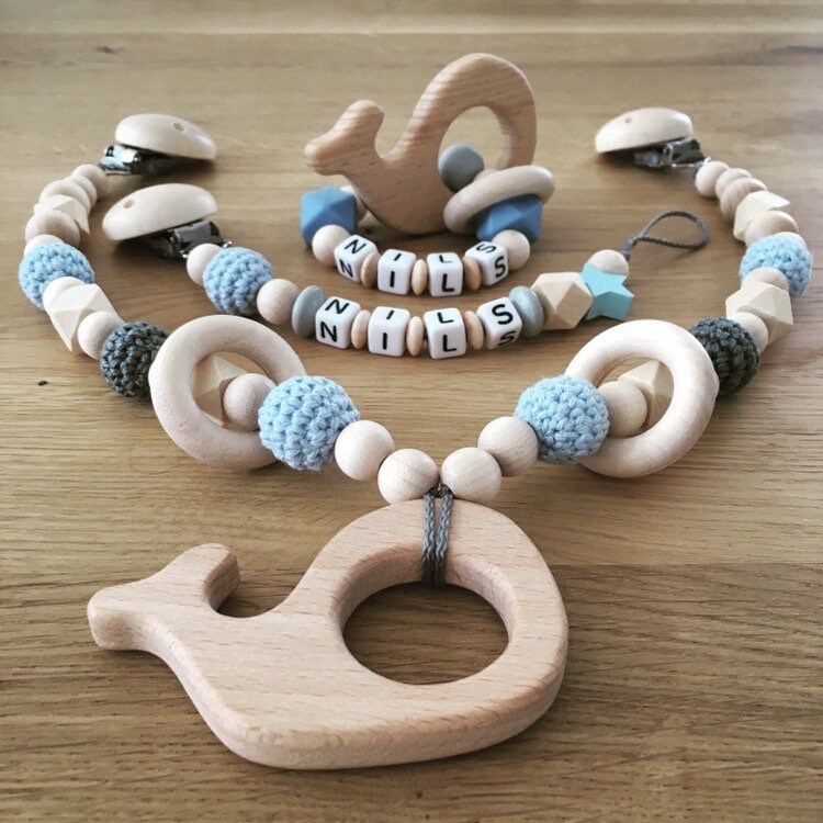 Set "Blaugrauer Wal" Aus Schnullerkette Und Greifling Mit Namen Kinderwagenkette von Etsy - DieFaedelfreundin