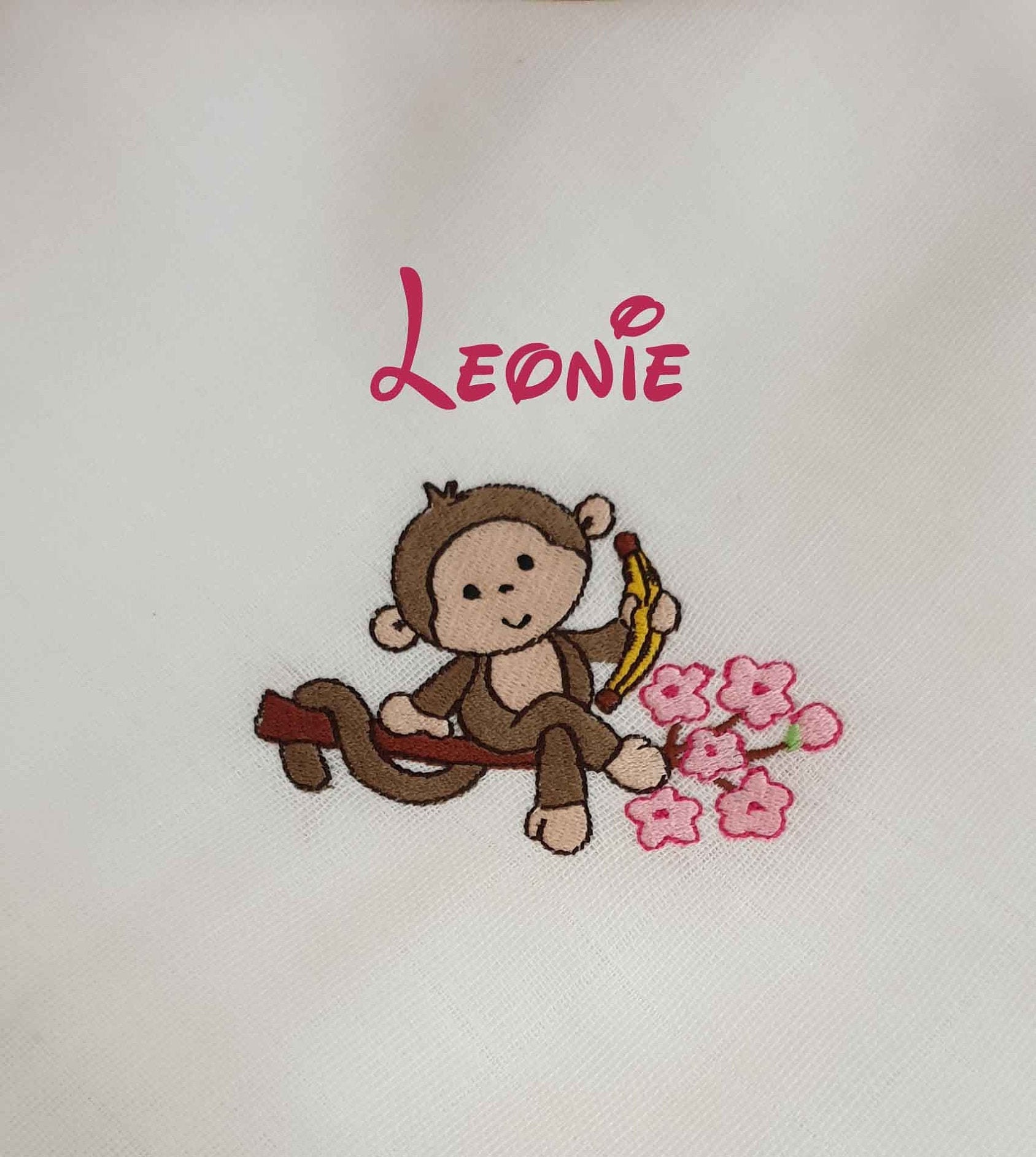 Mullwindel Spucktuch Affe Blümchen Mit Namen W306 Mullwindel Spucktuch Affe Blümchen Mit Namen W306 von Etsy - DieWichtelstickerei