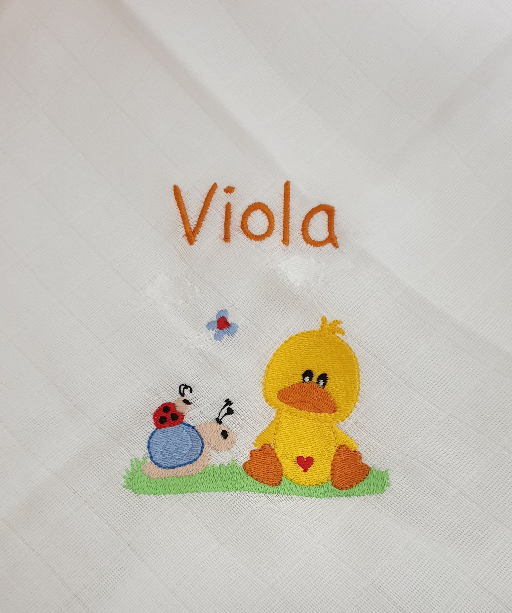 Mullwindel Spucktuch Ente Auf Der Wiese Mit Namen W298 Mullwindel Spucktuch Ente Auf Der Wiese Mit Namen W298 von Etsy - DieWichtelstickerei