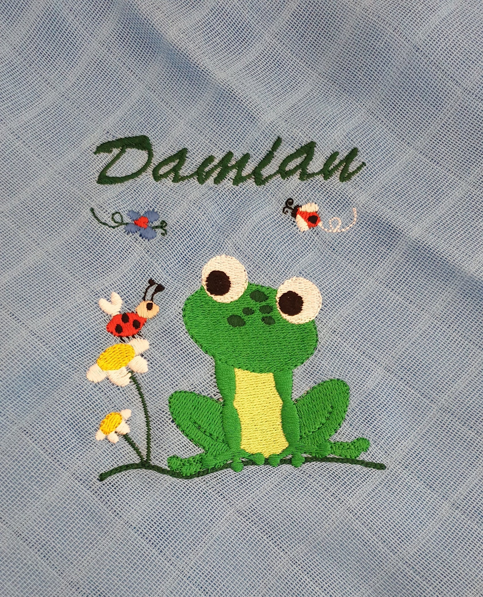 Mullwindel Spucktuch Frosch Auf Der Wiese Mit Namen W274 Mullwindel Spucktuch Frosch Auf Der Wiese Mit Namen W274 von Etsy - DieWichtelstickerei