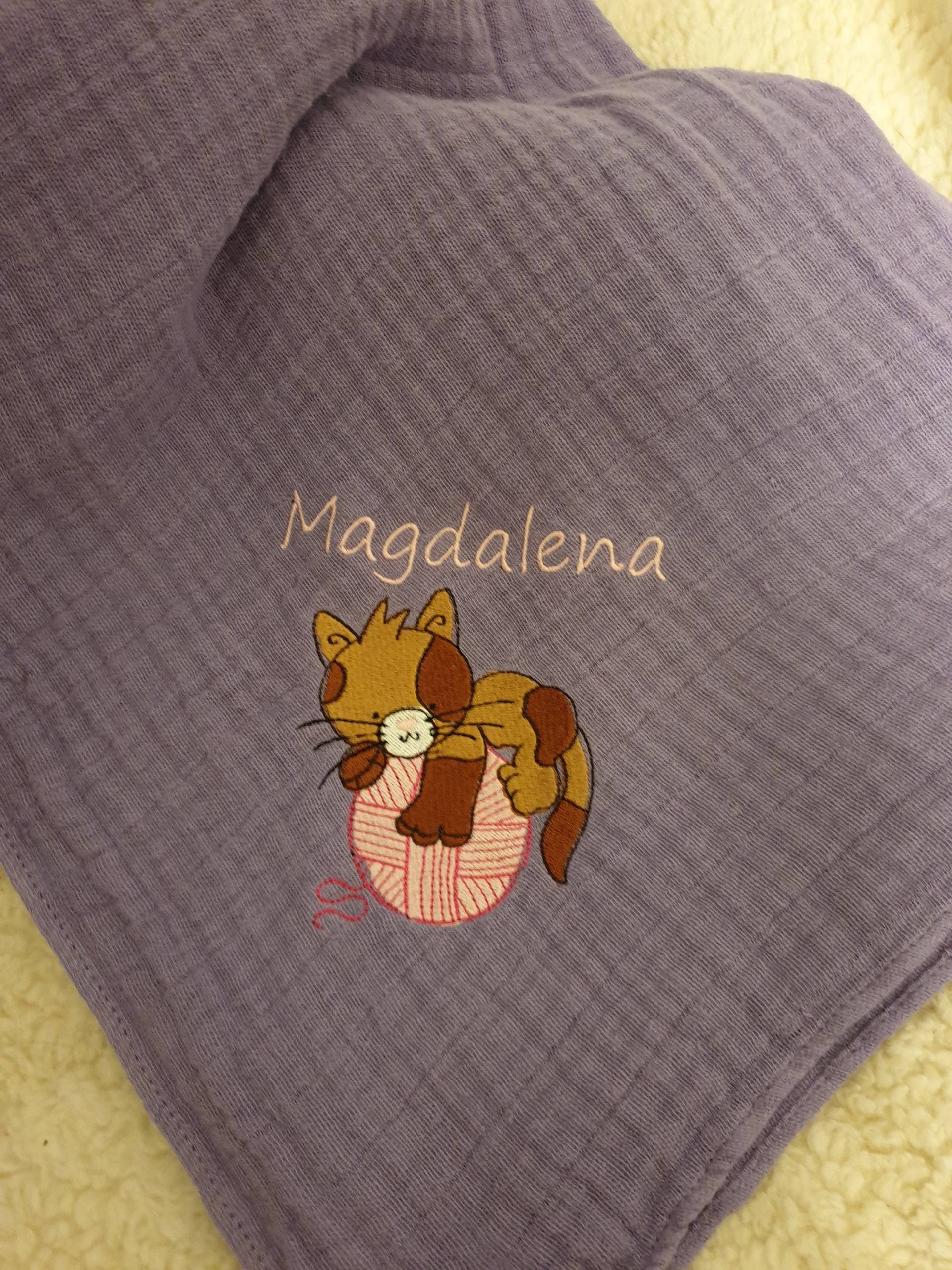 Mullwindel Spucktuch Katze Wollknäul Mit Namen W264 Mullwindel Spucktuch Katze Wollknäul Mit Namen W264 von Etsy - DieWichtelstickerei