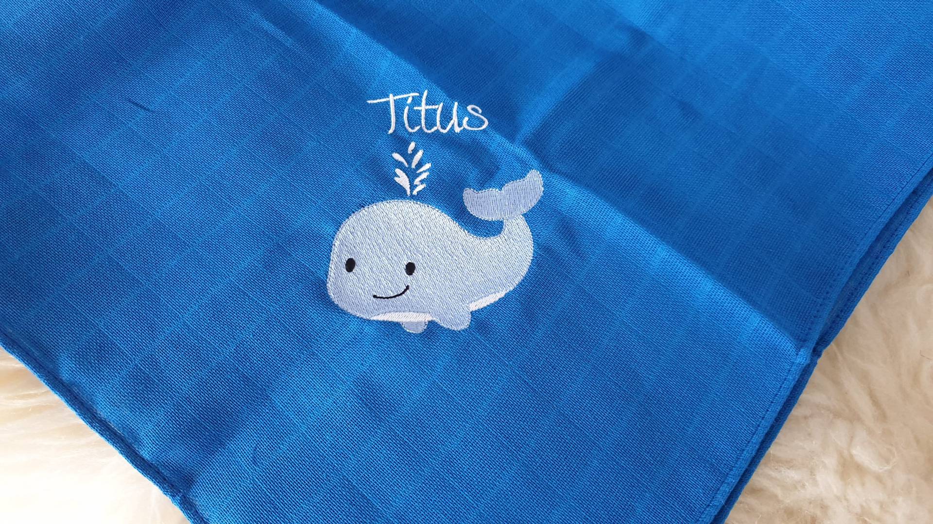 Mullwindel Spucktuch Wal Royal Mit Namen W292 Mullwindel Spucktuch Wal Royal Mit Namen W292 von Etsy - DieWichtelstickerei