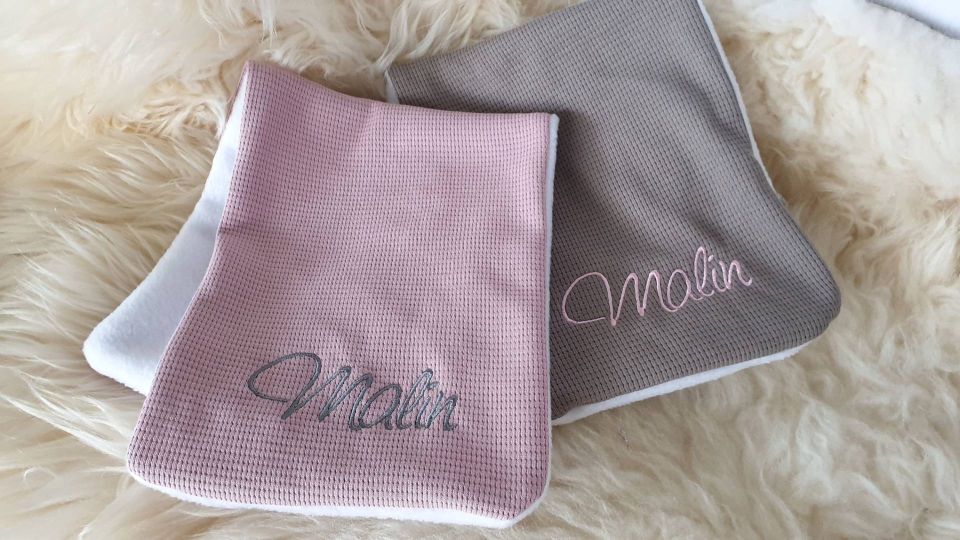 Spucktuch Schultertuch Waffelstrick Mit Wunschnamen W254 Spucktuch Schultertuch Waffelstrick Mit Wunschnamen W254 von Etsy - DieWichtelstickerei