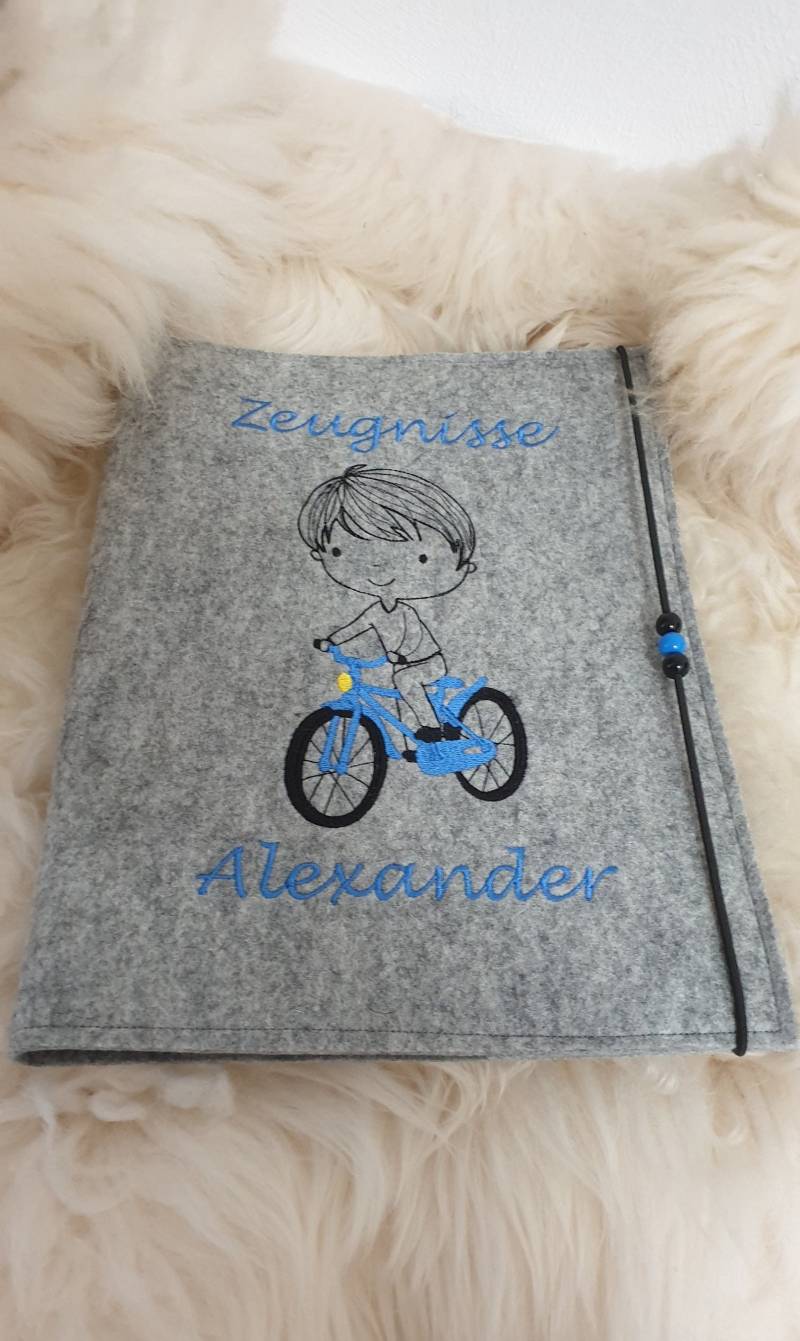 Zeugnismappe Junge Fahrrad Rad Wollfilz Grau Blau Mit Namen W119 von Etsy - DieWichtelstickerei