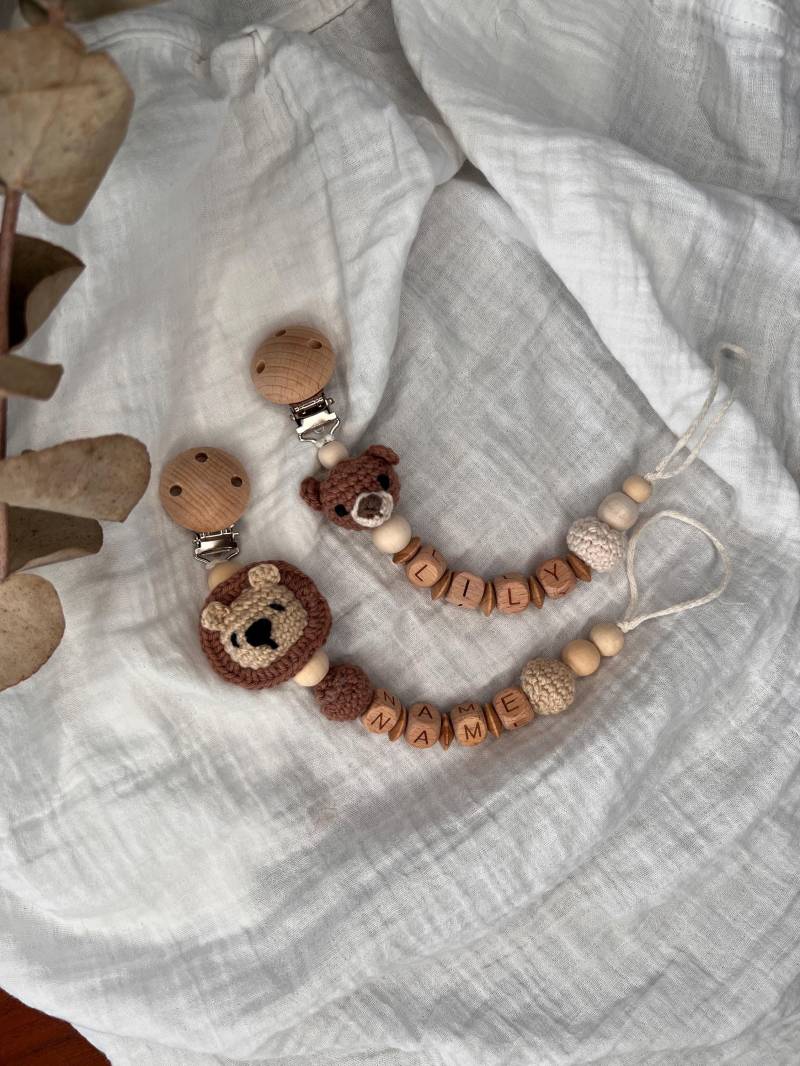 Schnullerkette Mit Namen - Schnuller Clip Für Babys | Gehäkelte Teddymotiv Personalisierte Bär von Etsy - DieZaubermasche