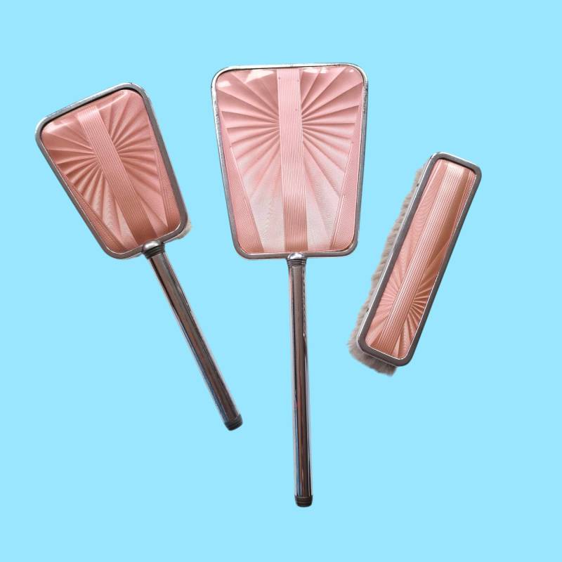 Verzilverd Midcentury Sechziger Jahre Faux Guilloche Kaptafelsetje Handspiegel Borstel Spiegel Verzilverd Midcentury Sechziger Jahre Faux Guilloche Kaptafelsetje Handspiegel Borstel Spiegel von Etsy - DolmenAntiqueTiles