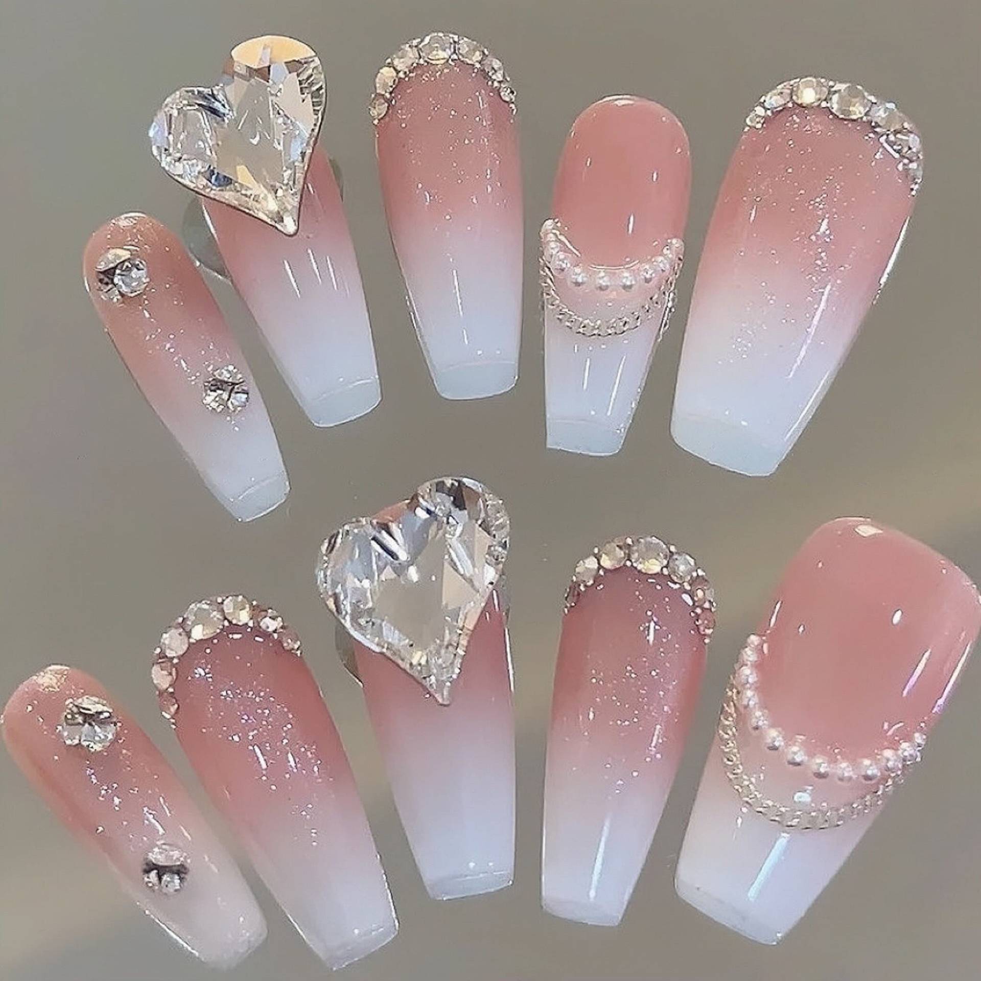 Fesselnde Pink Ombre Wearable Nail Art Mit Funkelnden Herzförmigen Strasssteinen von Etsy - DonutNail