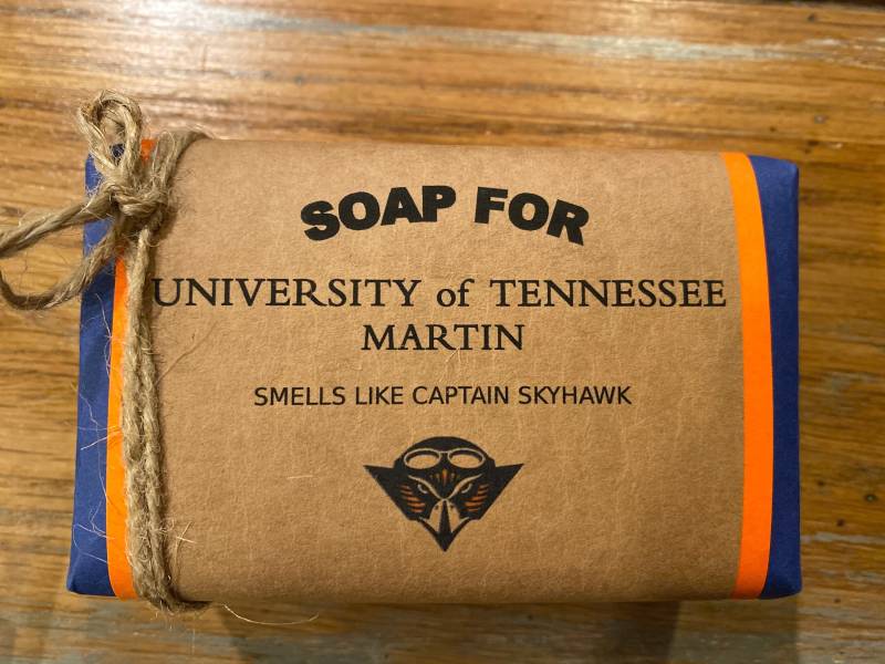 Universität Von Tennessee Martin Seife - Skyhawks Geschenk Einzigartiges Utm Geschenk Für Care Paket, College Sie Oder Ihn Skyhawks von Etsy - DopeSoapzz