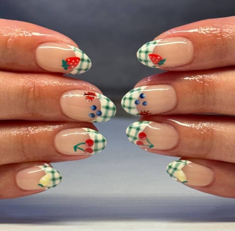 Cottage Core - Fruit Picnic Green Plaid Design Handbemalte Press-Ons von Etsy - DopestNailsInc