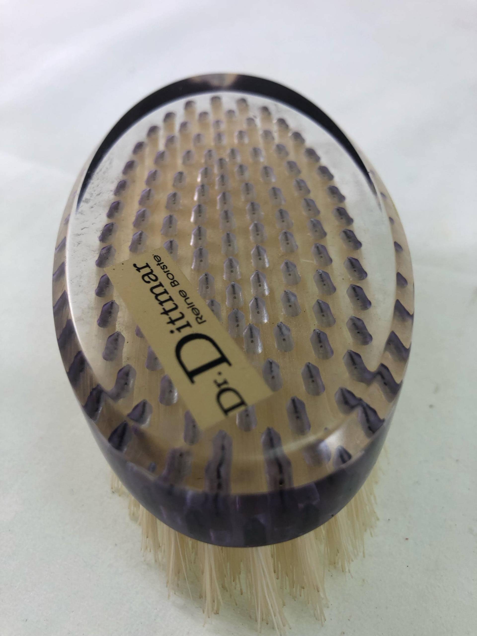 Naturborsten Haarbürste/Kardätsche Aus Transparentem Acrylglas. Einzelstück Naturborsten Haarbürste/Kardätsche Aus Transparentem Acrylglas. Einzelstück von Etsy - DrDittmarGermany
