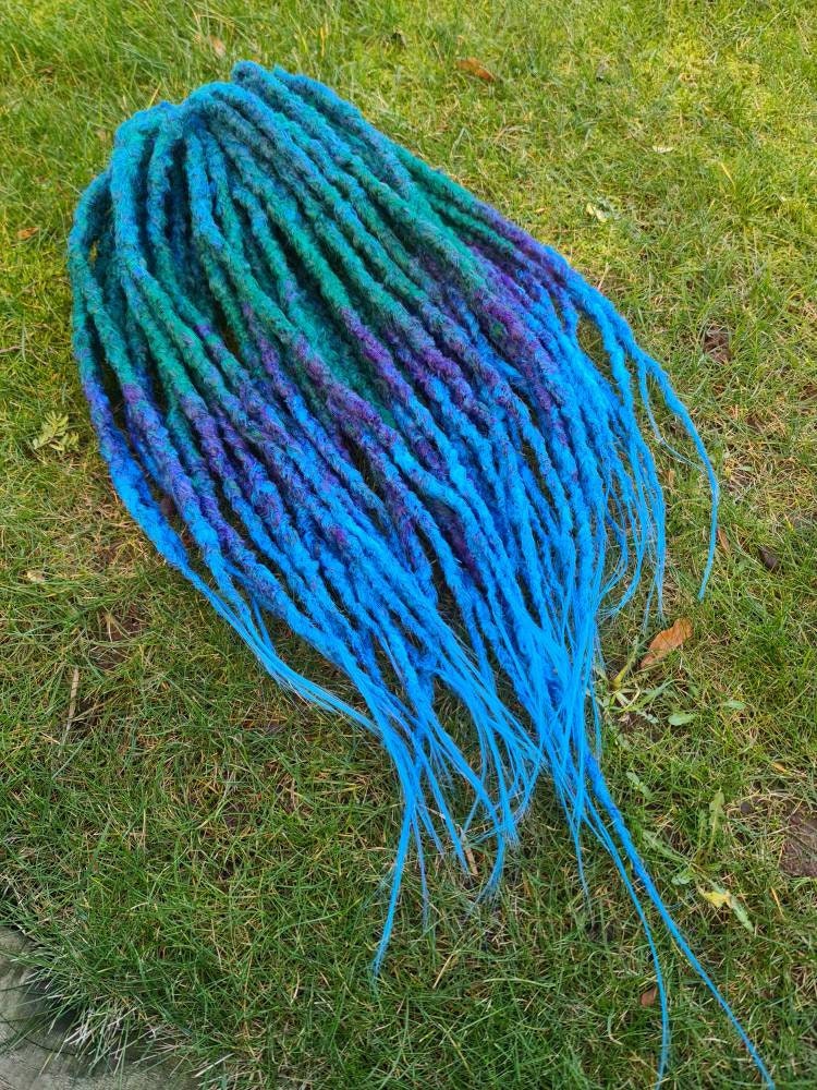 Blaue & Grüne Dreads/De Dread-Erweiterungen Gehäkelte Dreadlocks Ombre Haar von Etsy - DreadsmadebyKat