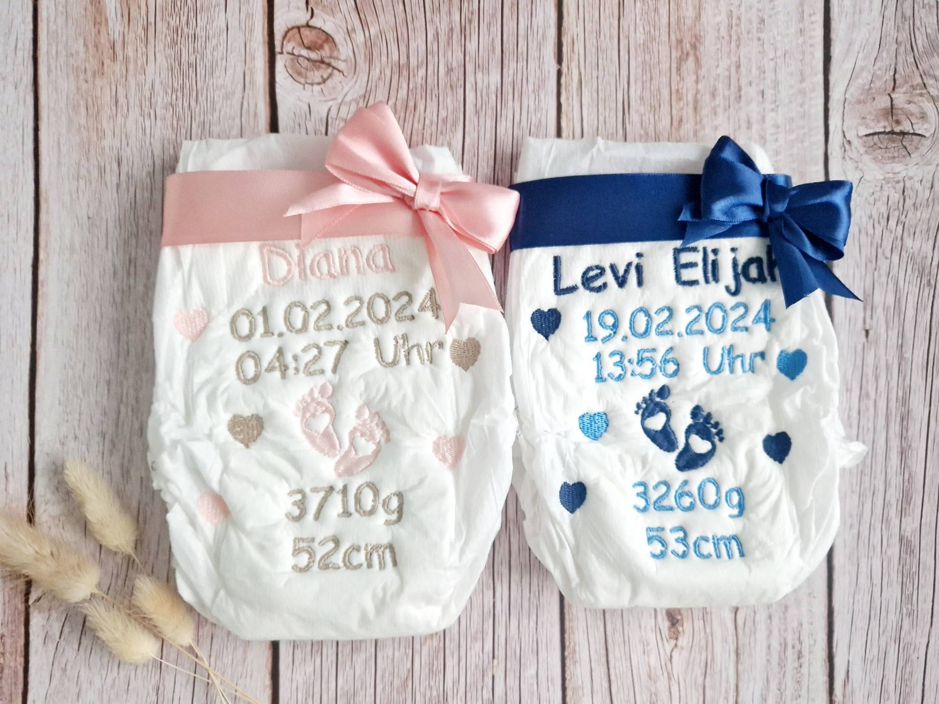 Bestickte Windel Füßchen Mit Geburtsdaten Zur Geburt, Herzen Mädchen Jungen von Etsy - ETStoffzauber