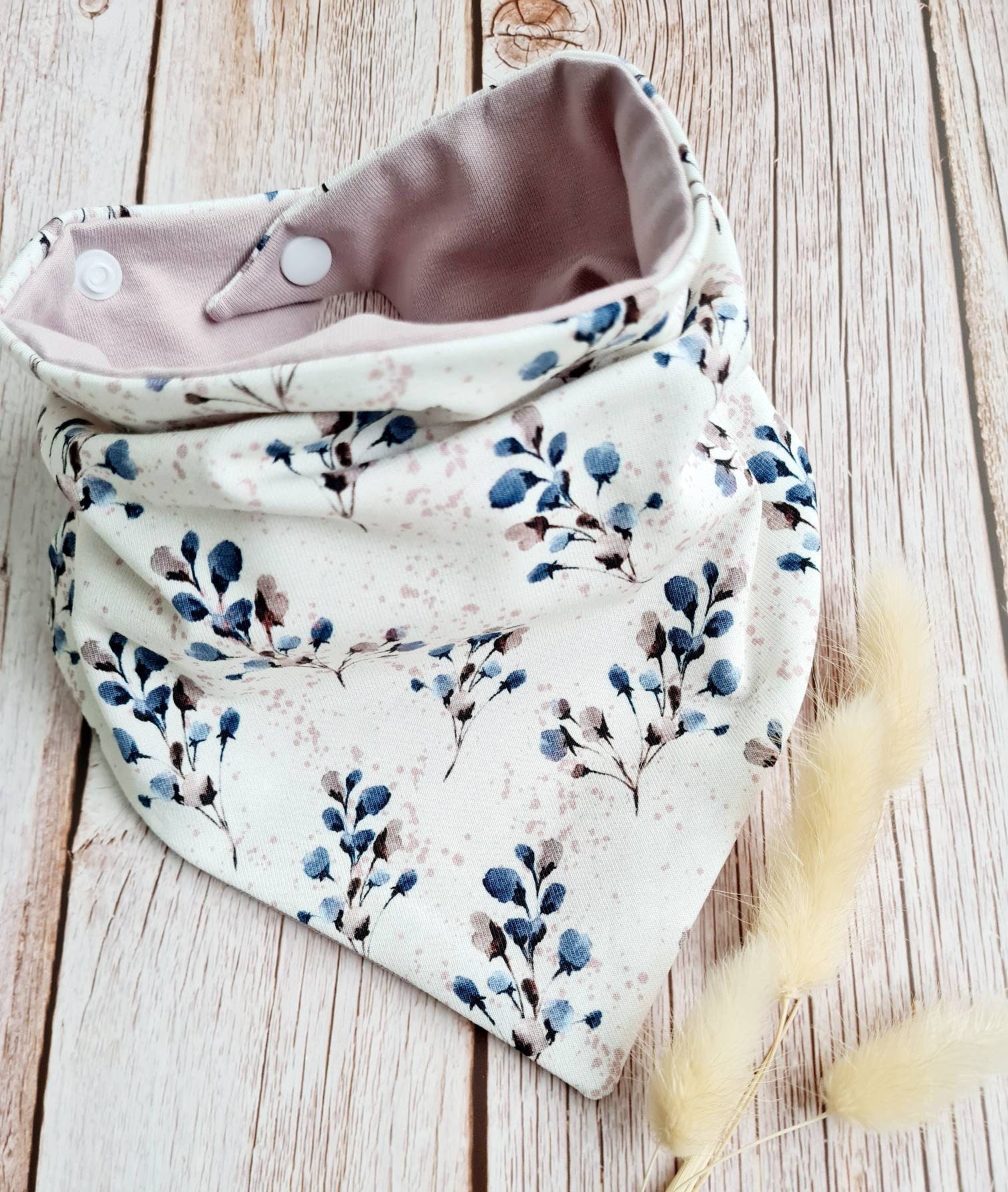 Halstuch Schal Dreieckstuch Altrosa Flieder Blaue Blumen Zweige Blätter Mädchen Oder Baby 62 68 74 80 86 92 98 104 110 Handmade Halstuch Schal Dreieckstuch Altrosa Flieder Blaue Blumen Zweige Blätter Mädchen Oder Baby 62 68 74 80 86 92 98 104 110 Handmade von Etsy - ETStoffzauber