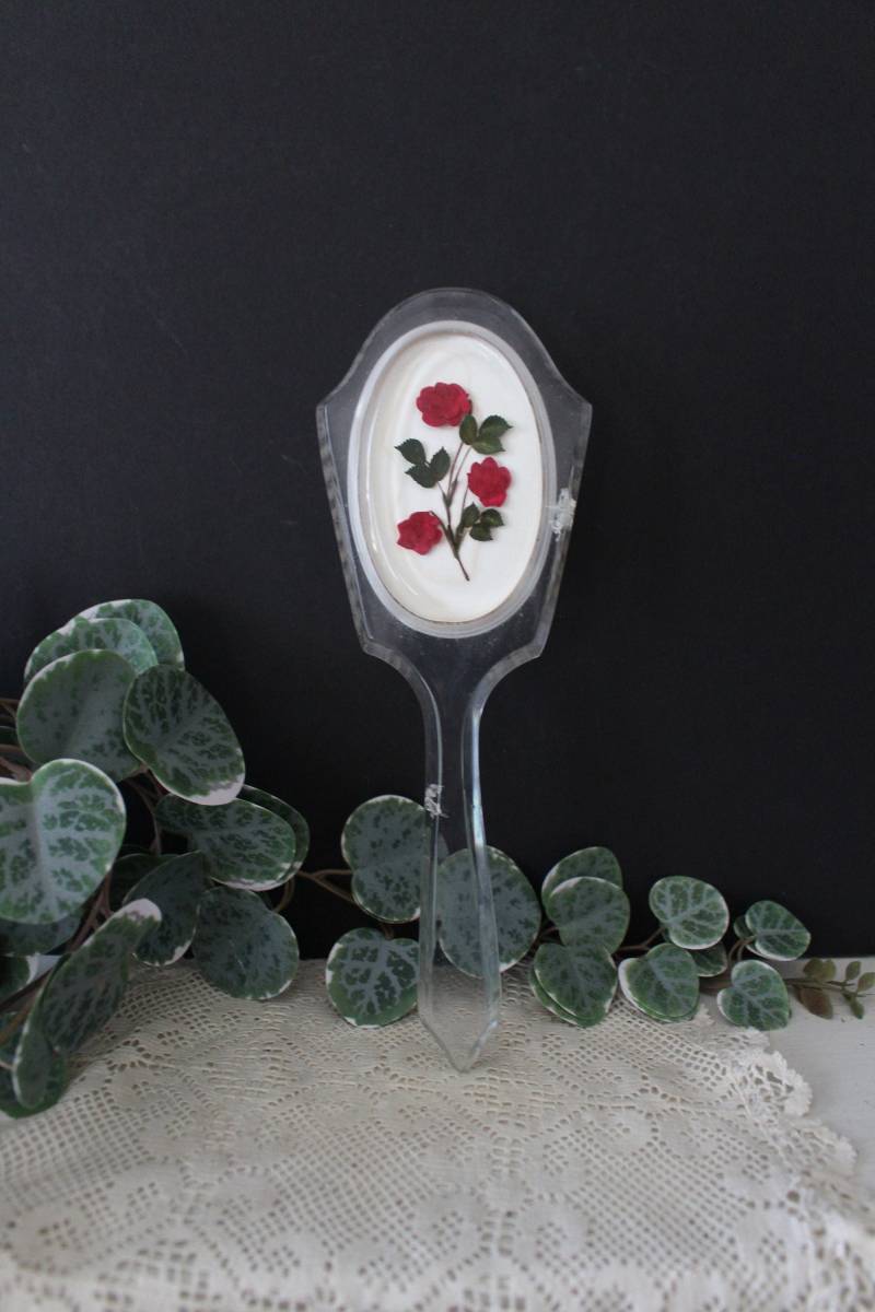 Vintage Gepresste Blumenbürste | Klare Lucite Rot Florale Eitelkeit Dekoration Pinsel von Etsy - EastMainVintage