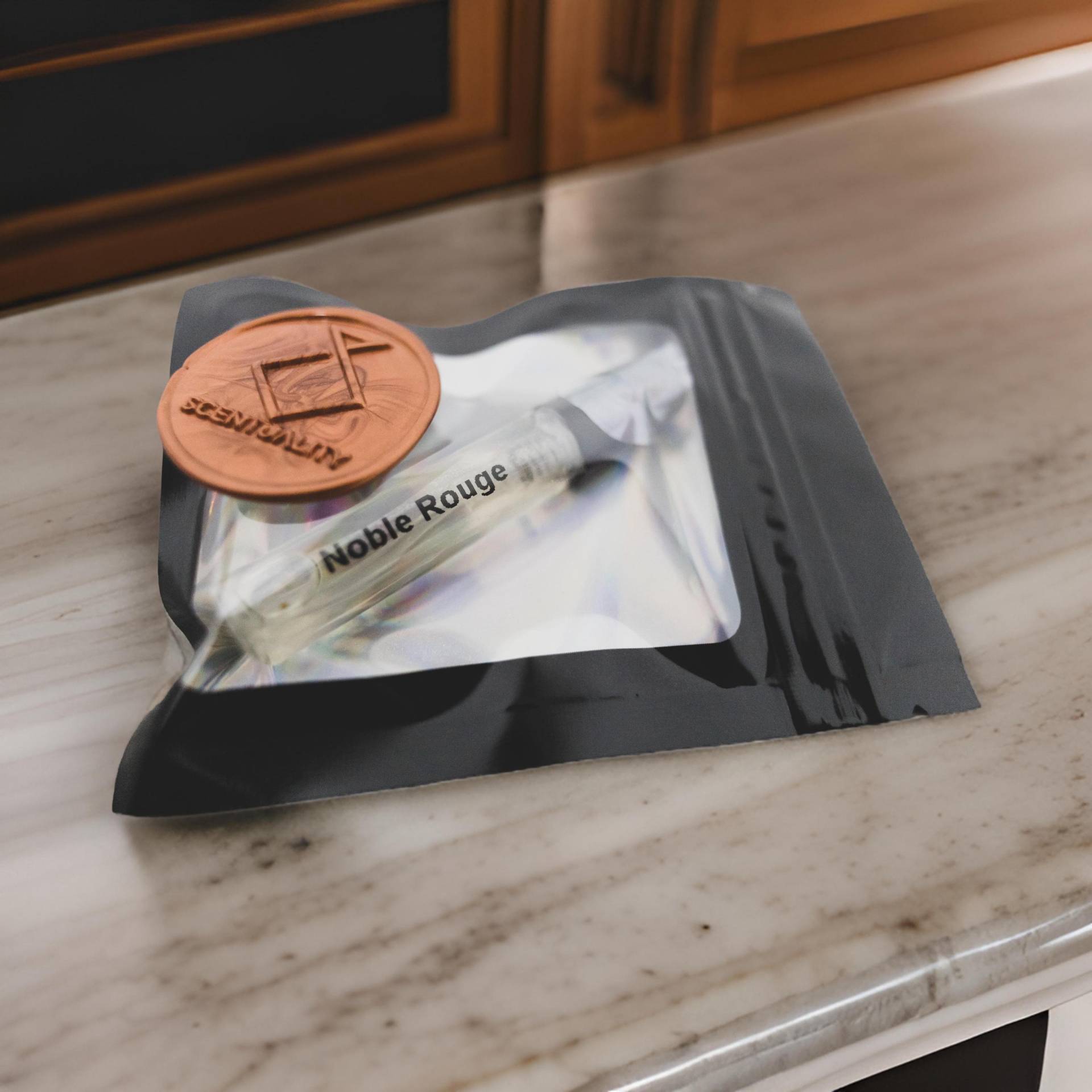 Noble Rouge Perfume Sample 1.7Ml Noble Rouge Perfume Sample 1.7Ml von Etsy - EaudeScentuality